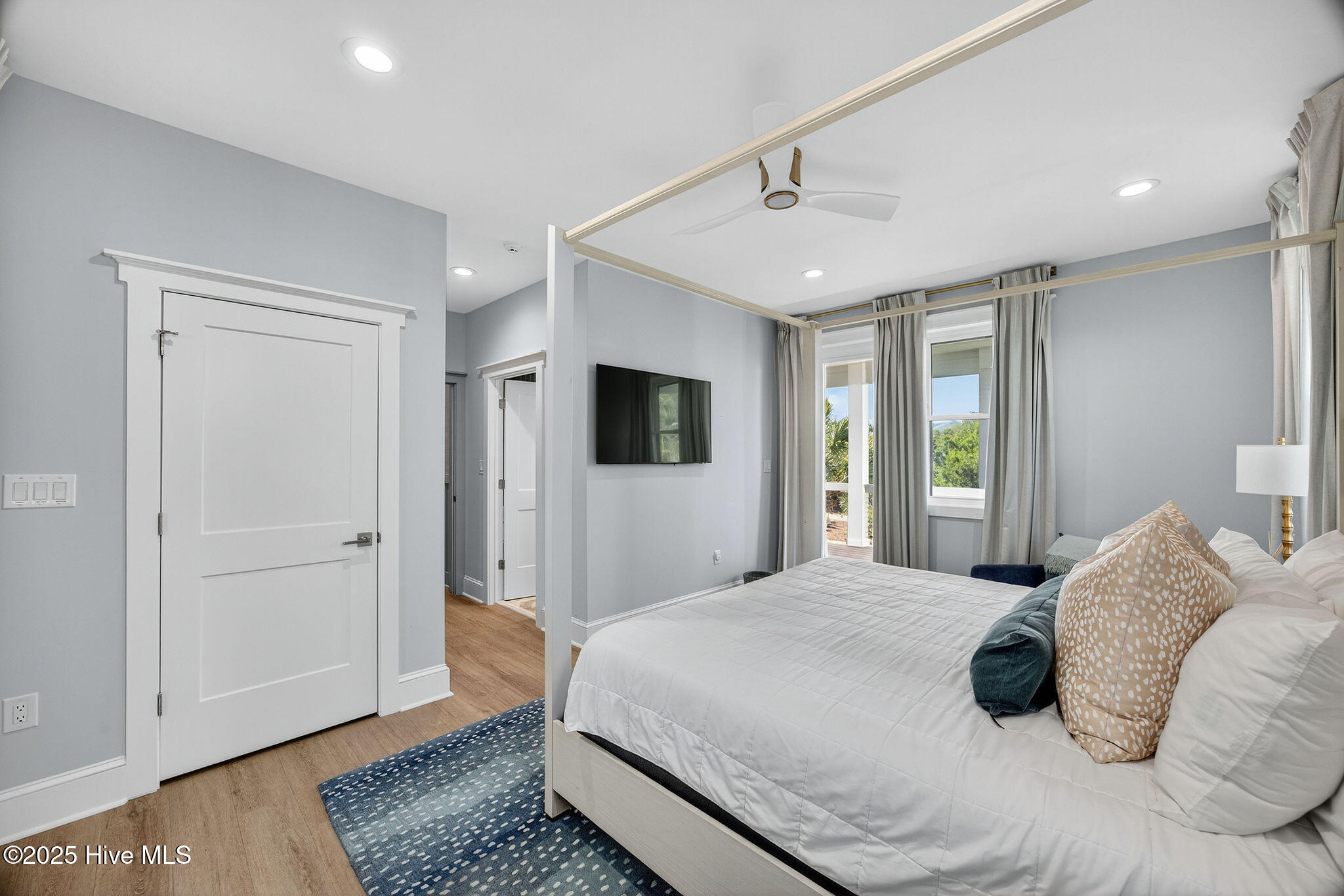 100541250 | Photo 19