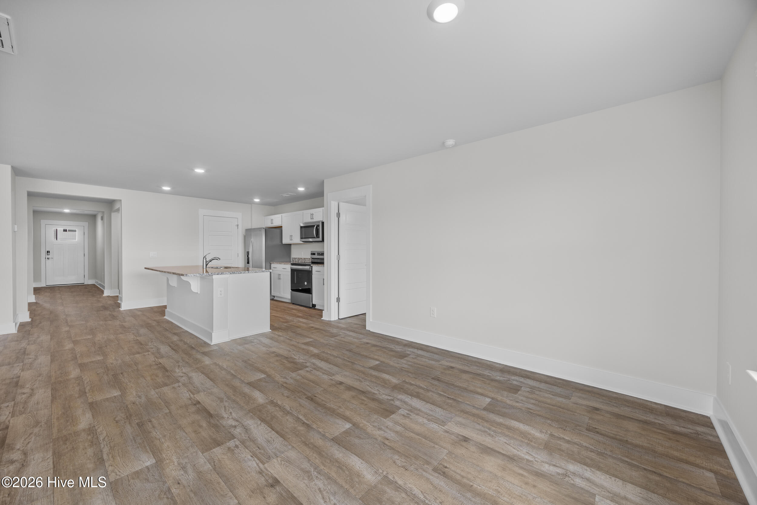 100563426 | Photo 21