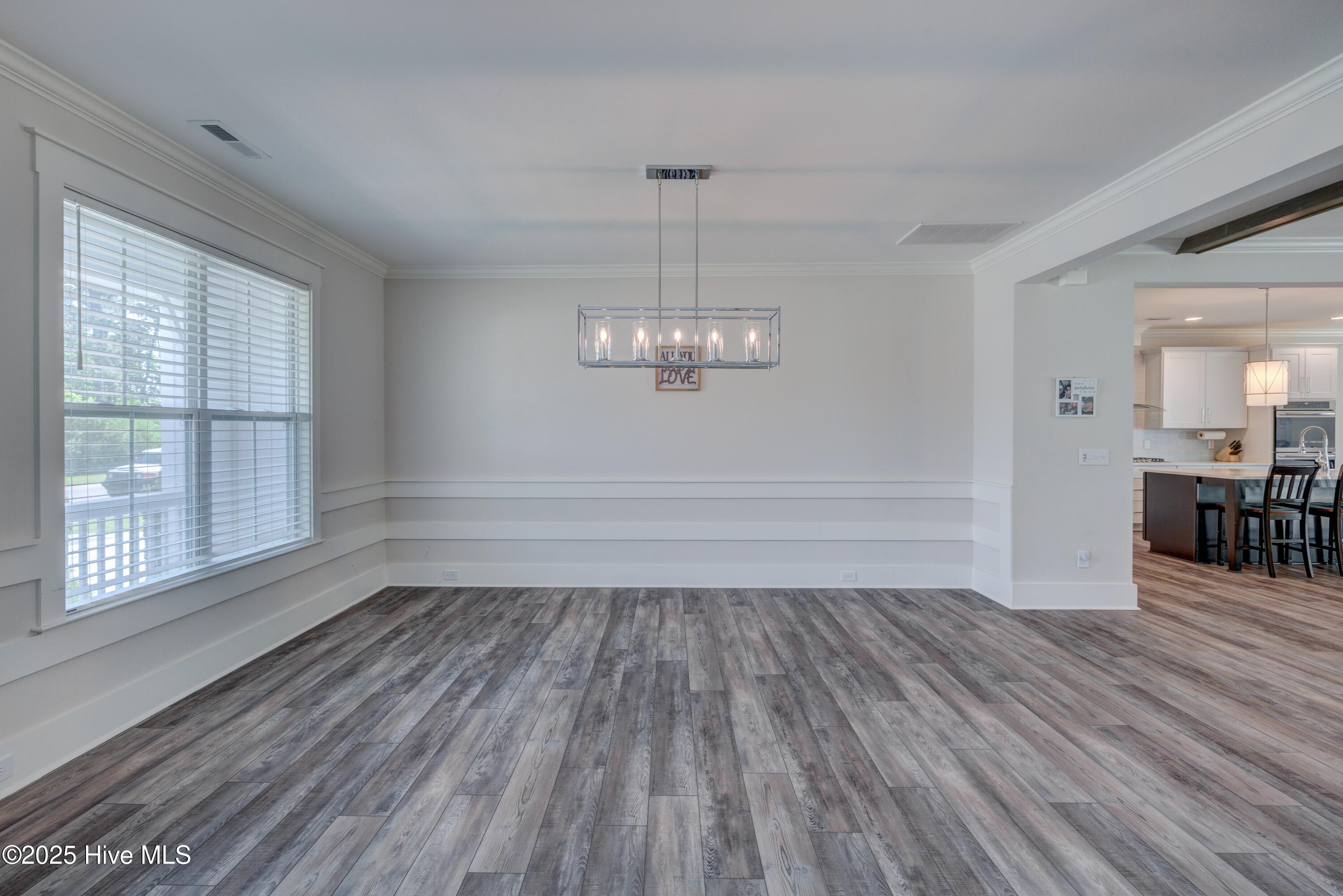 100553417 | Photo 11