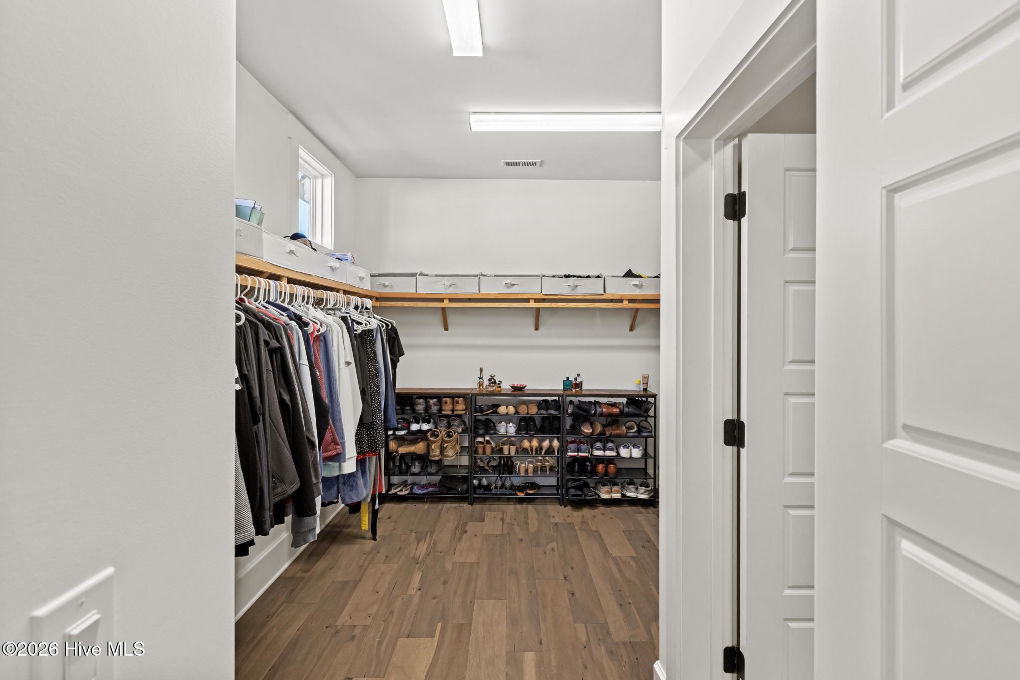 100561204 | Photo 43