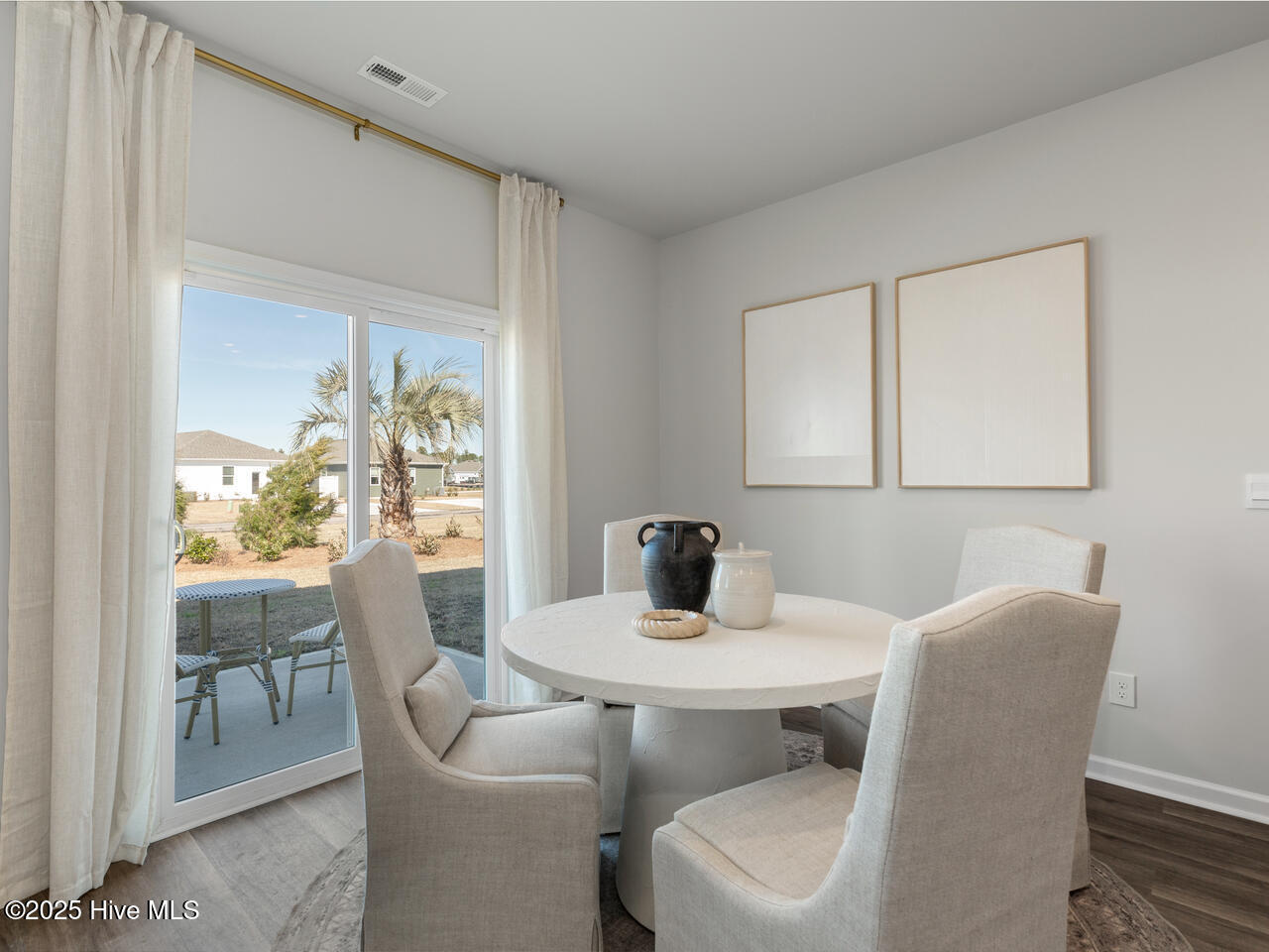 100561656 | Photo 16