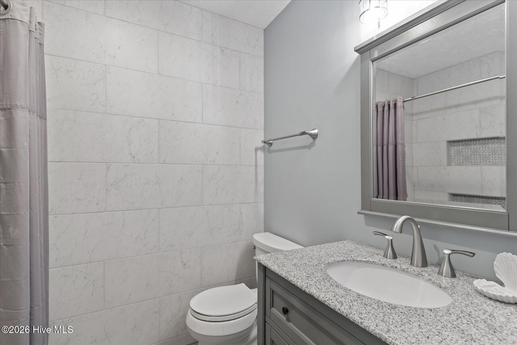 100564383 | Photo 41