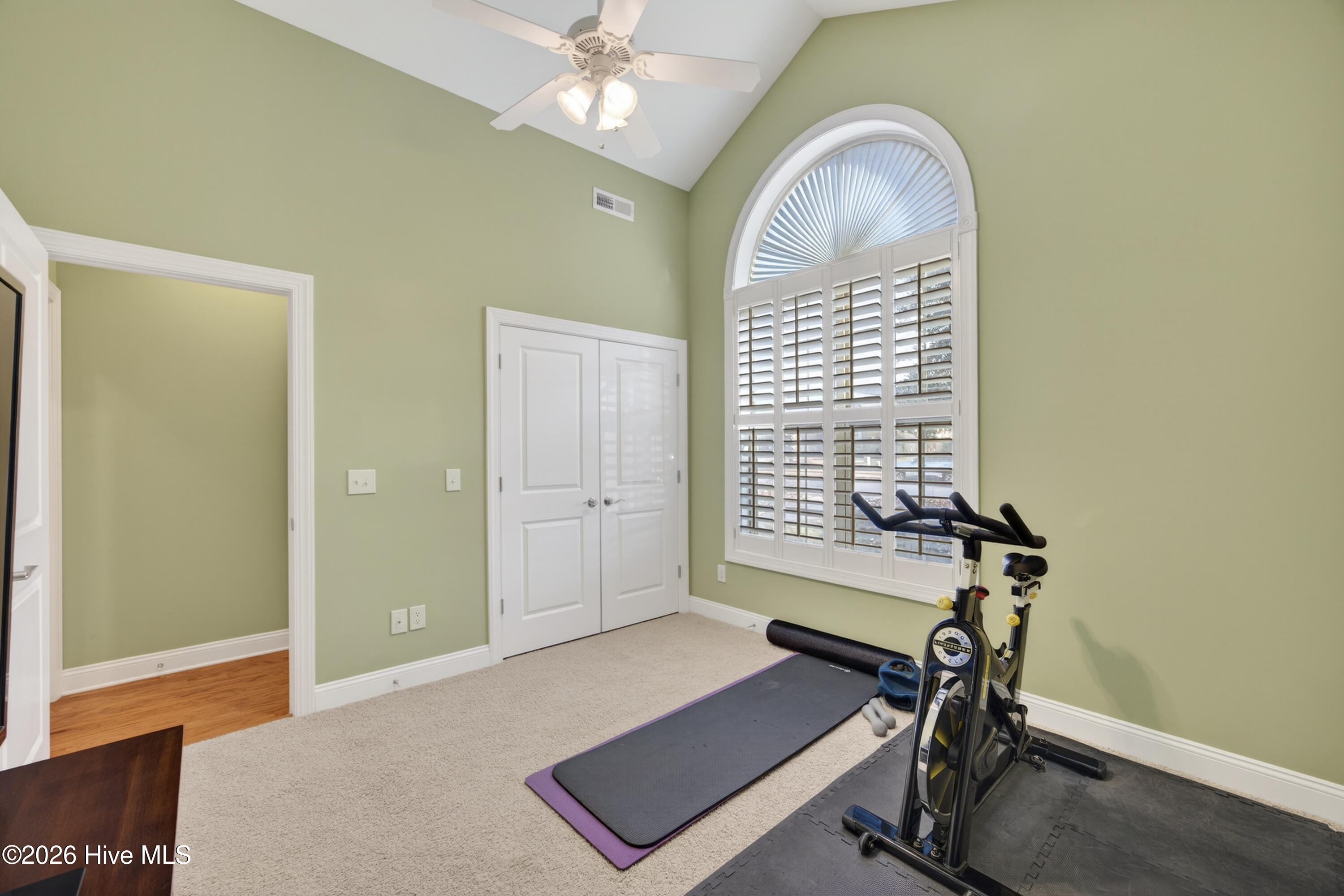 100550838 | Photo 36