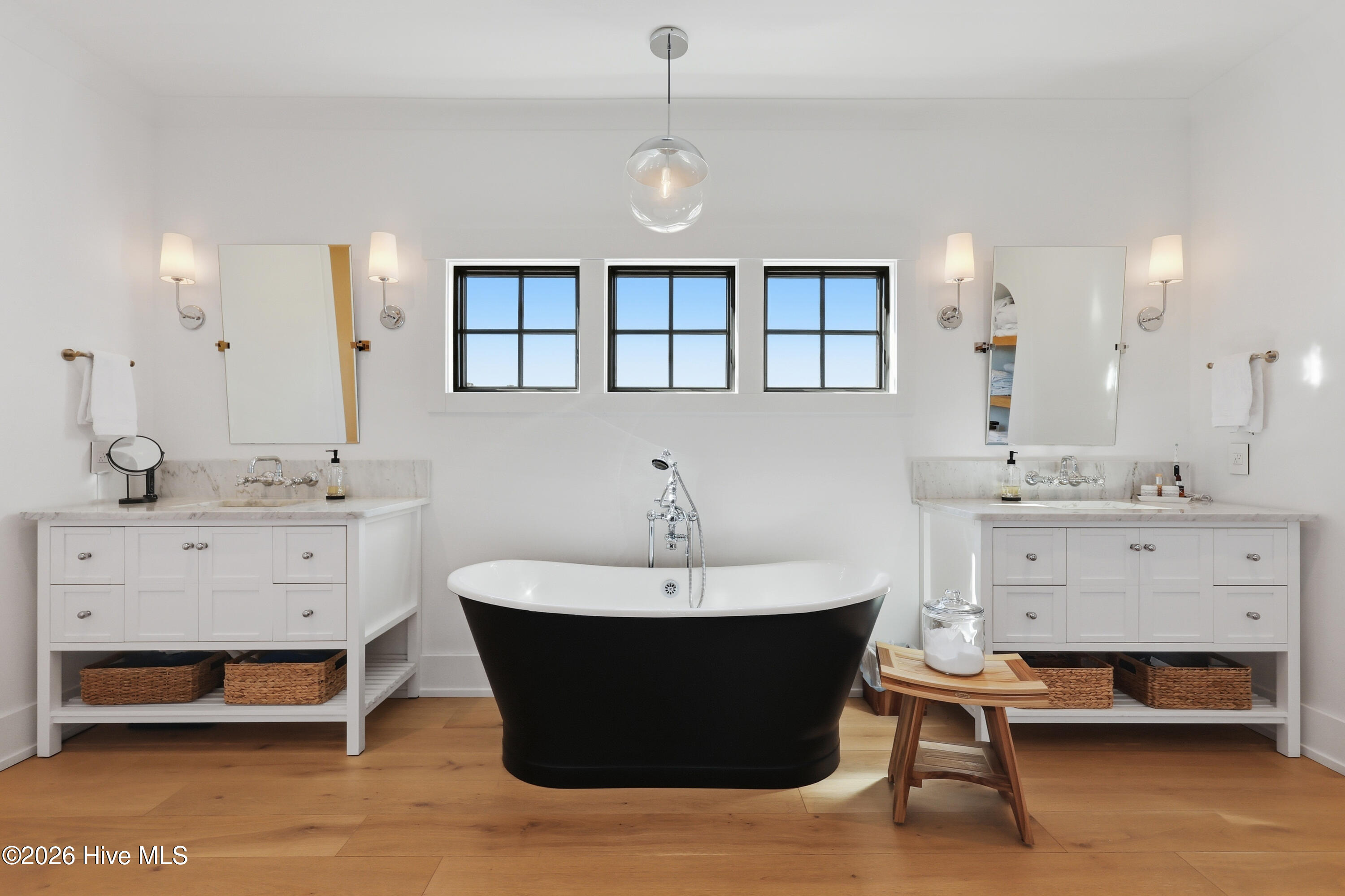 100554567 | Photo 32