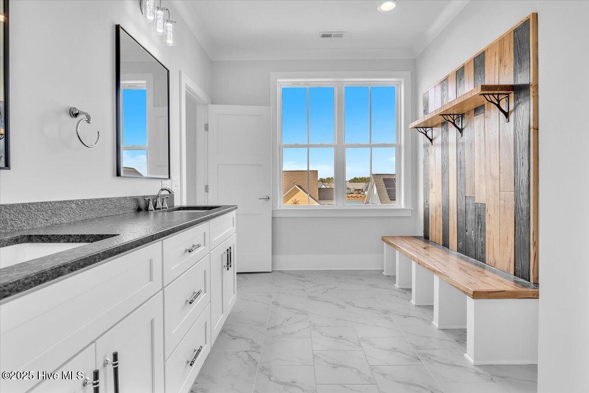 100495724 | Photo 47