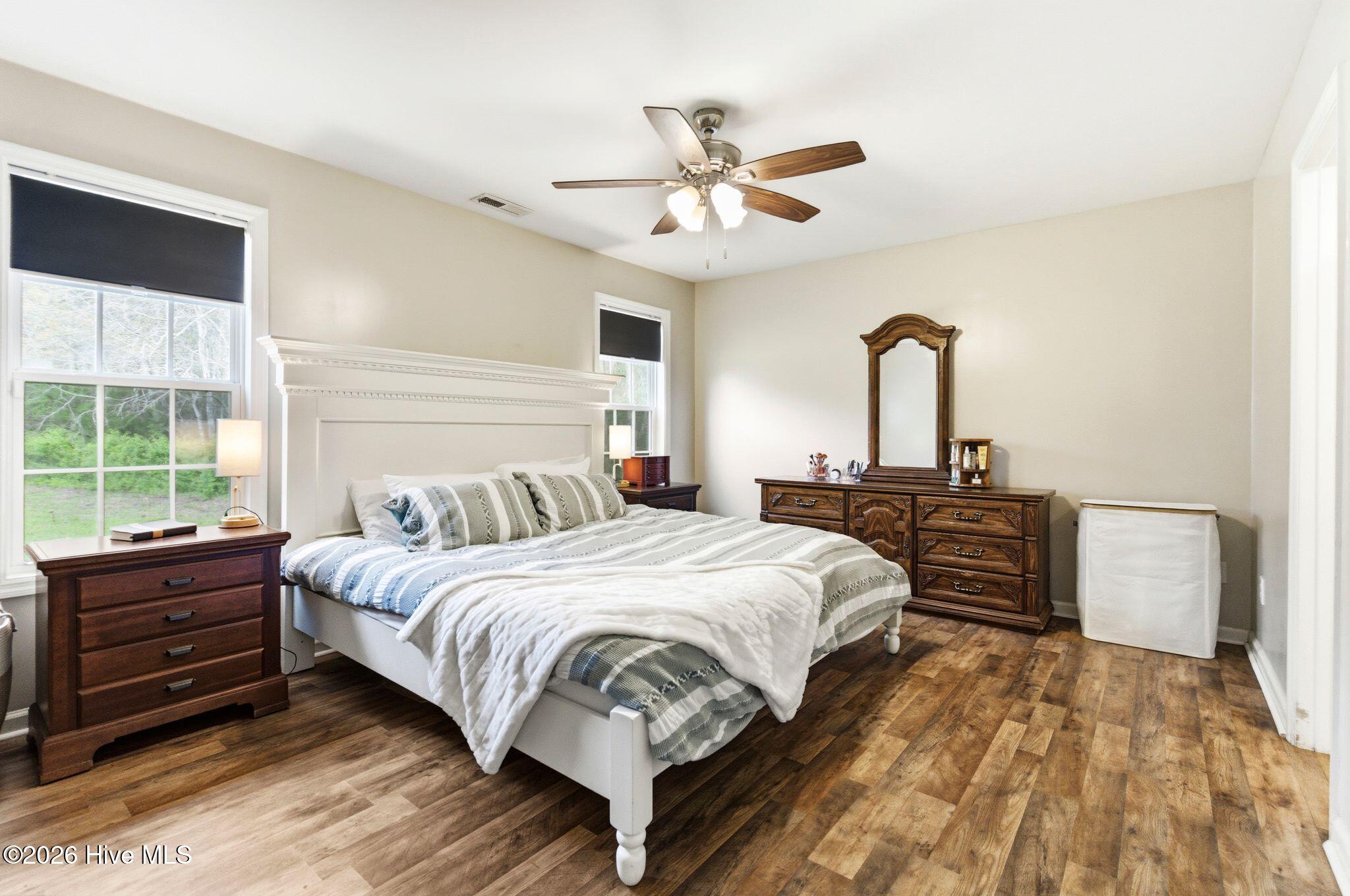 100563637 | Photo 17