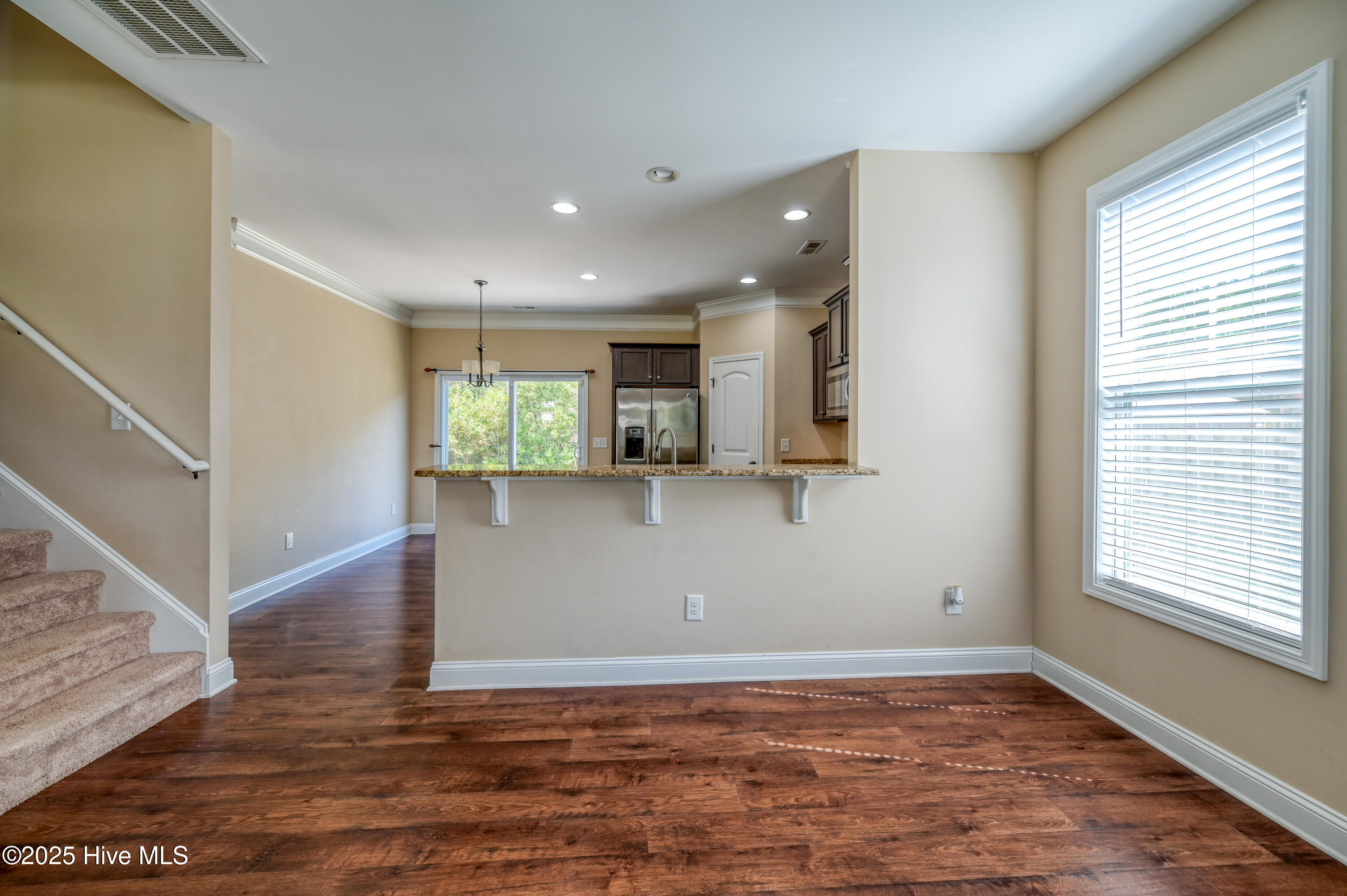 100531923 | Photo 10