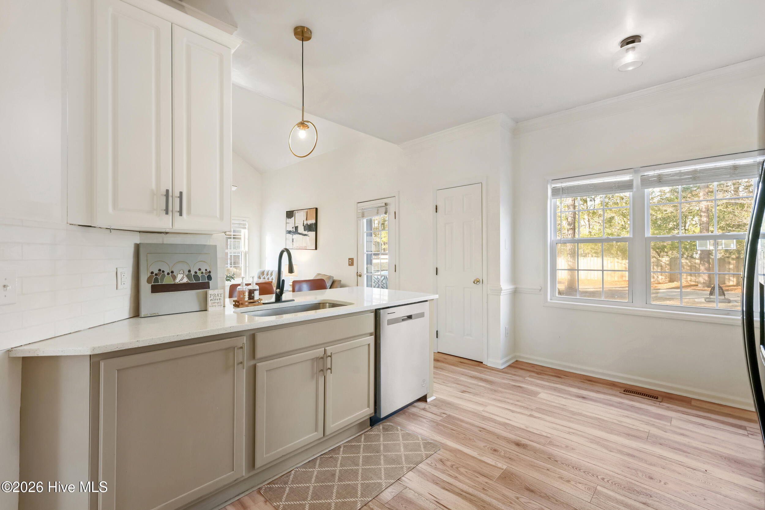 100554652 | Photo 11