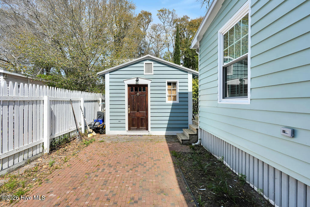 100563749 | Photo 42