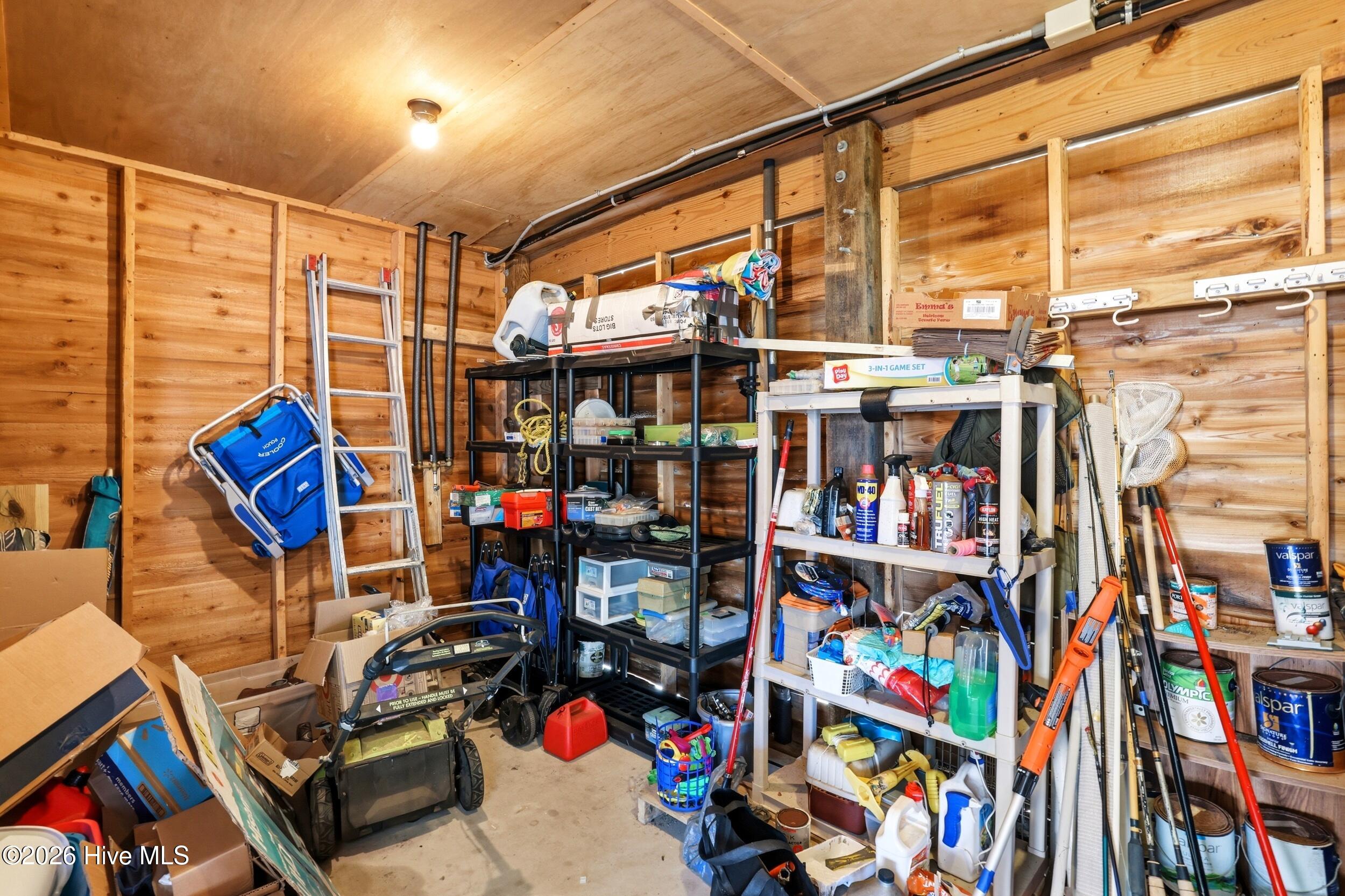 100565033 | Photo 36