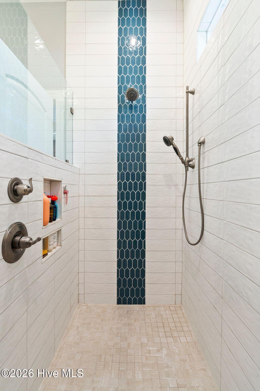 100551668 | Photo 51