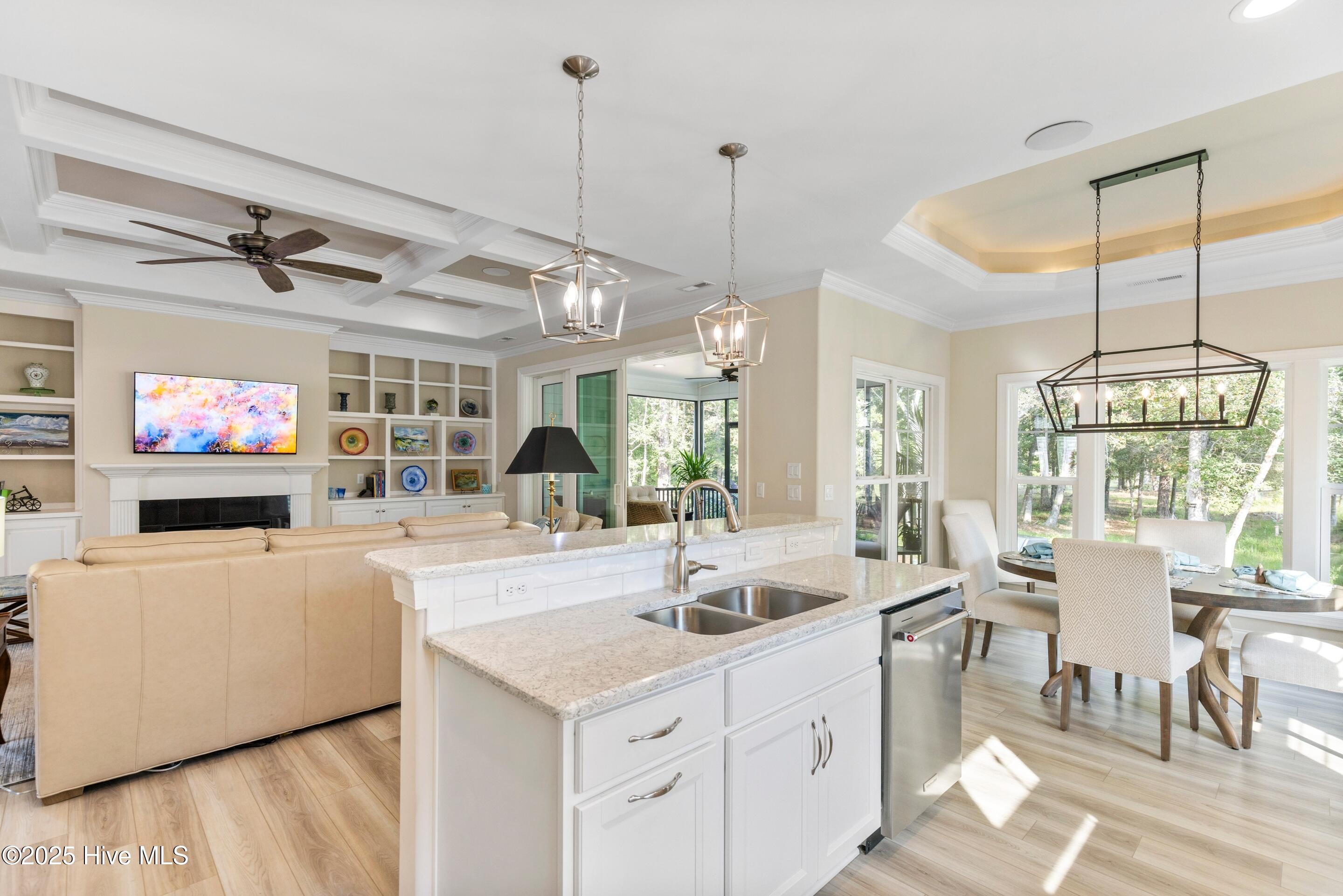 100558361 | Photo 19