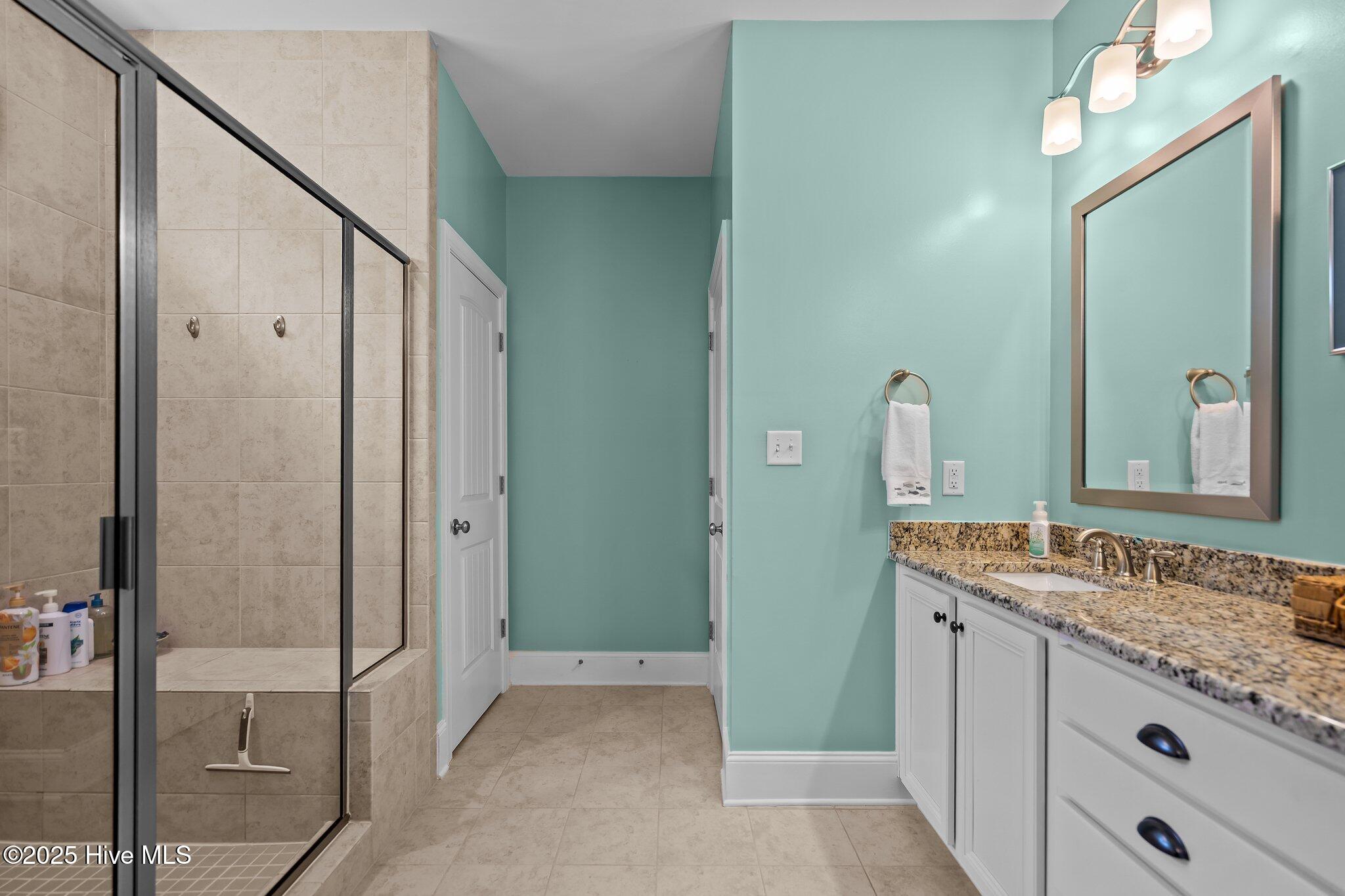 100518036 | Photo 22