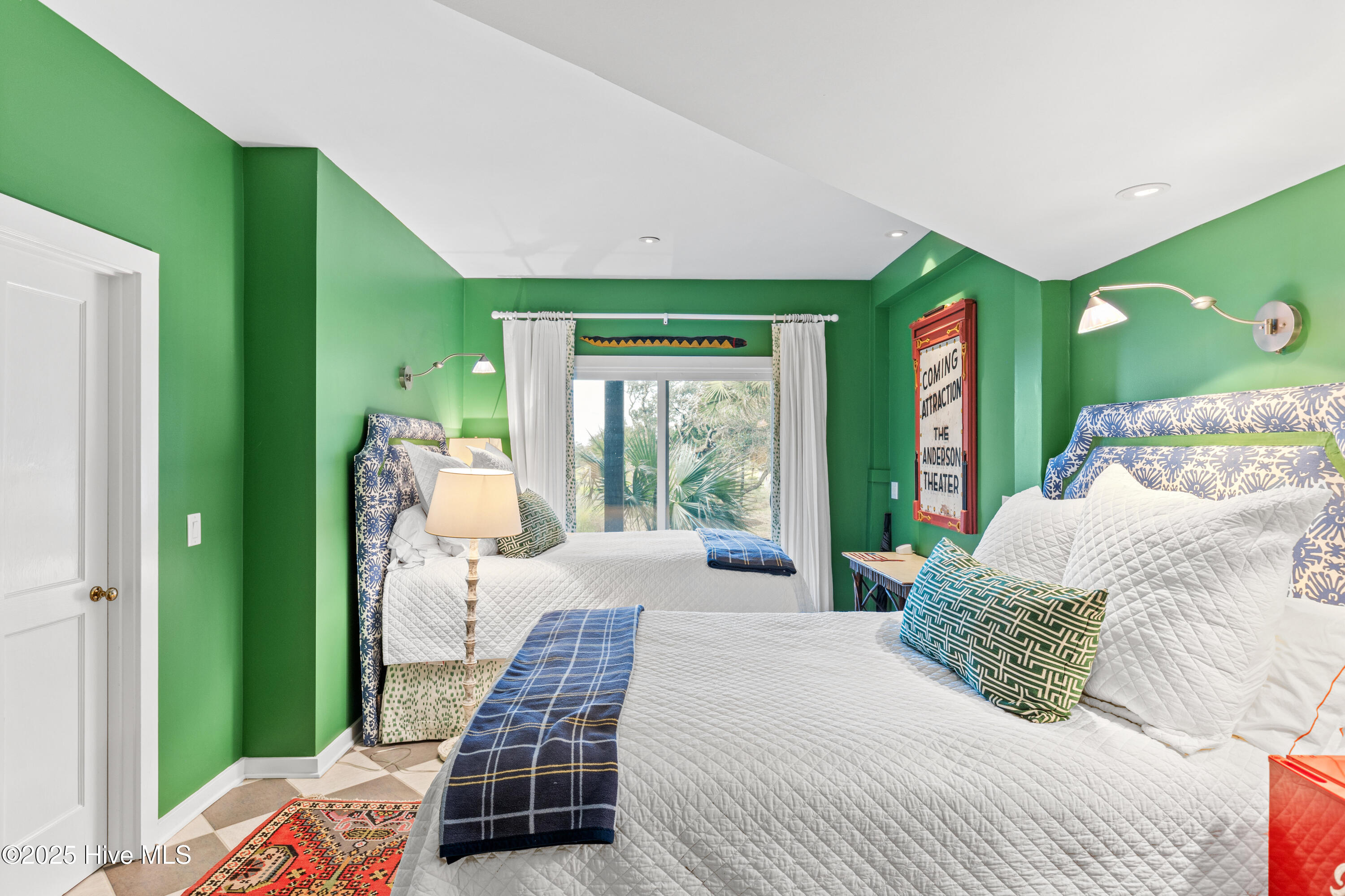 100531454 | Photo 43