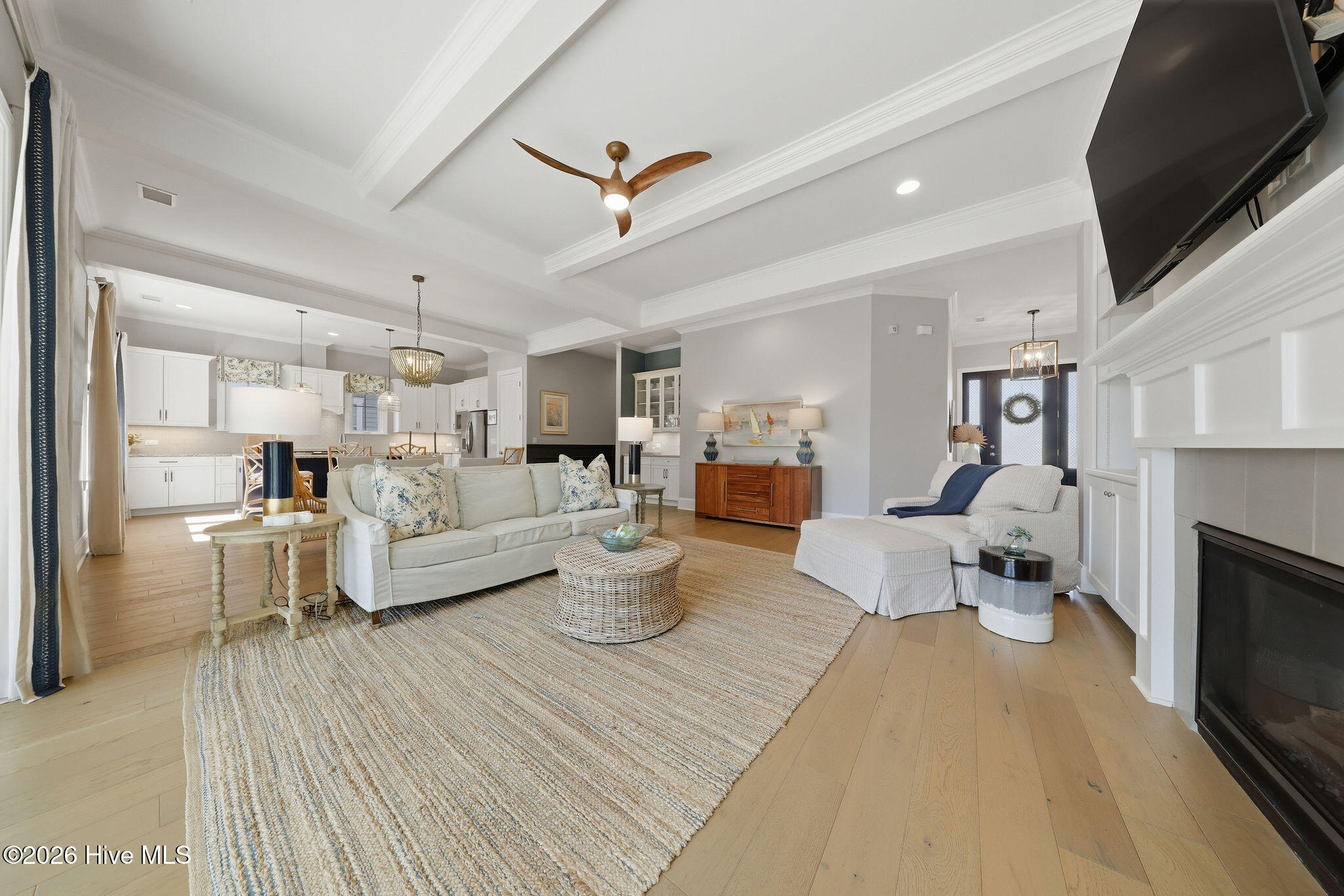 100569190 | Photo 14