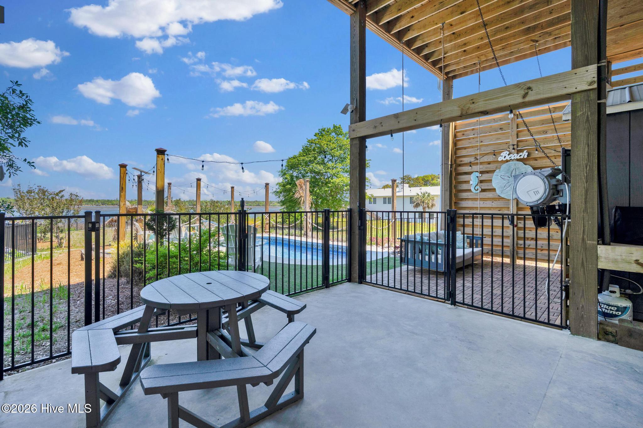 100569220 | Photo 43