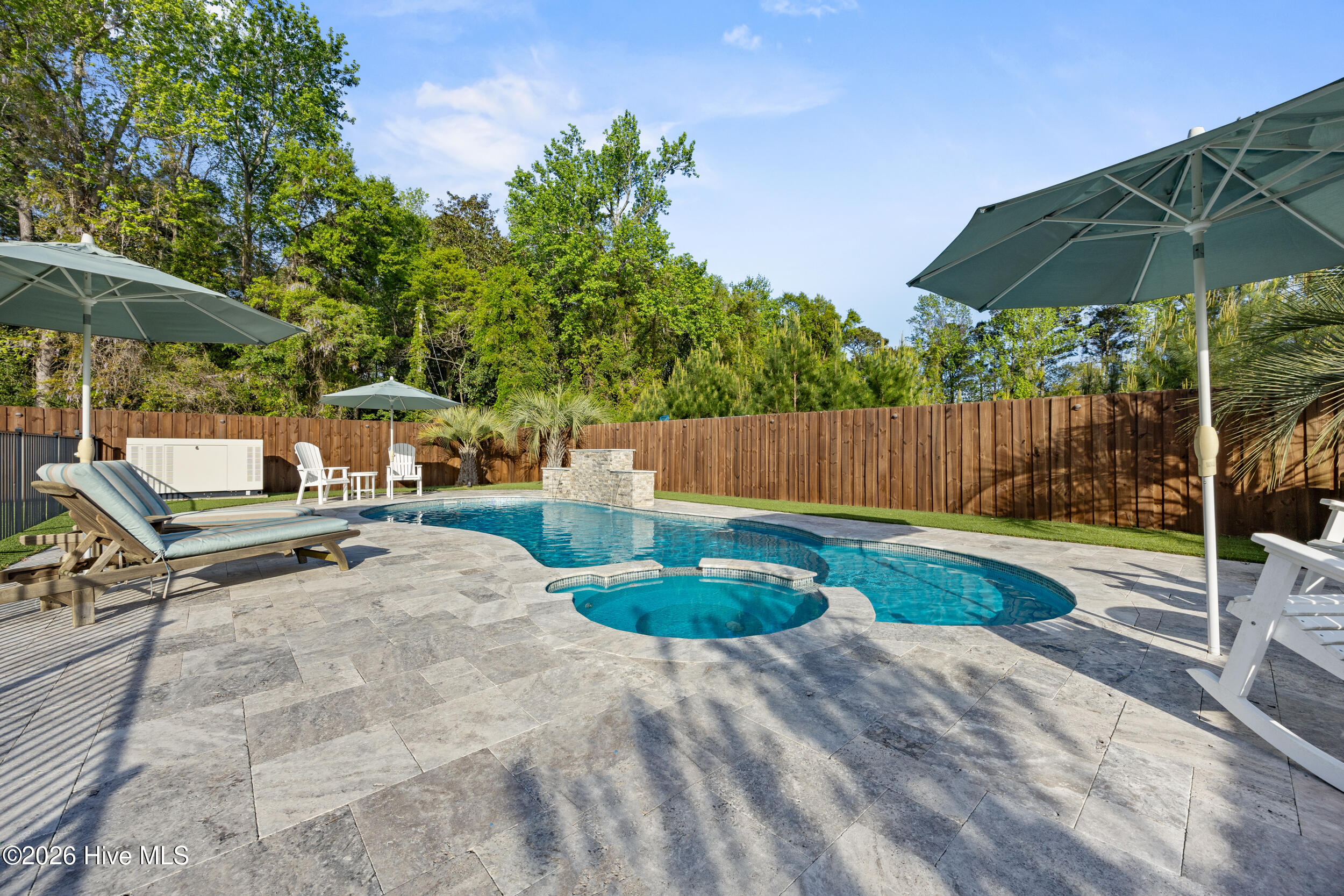 100566940 | Photo 69