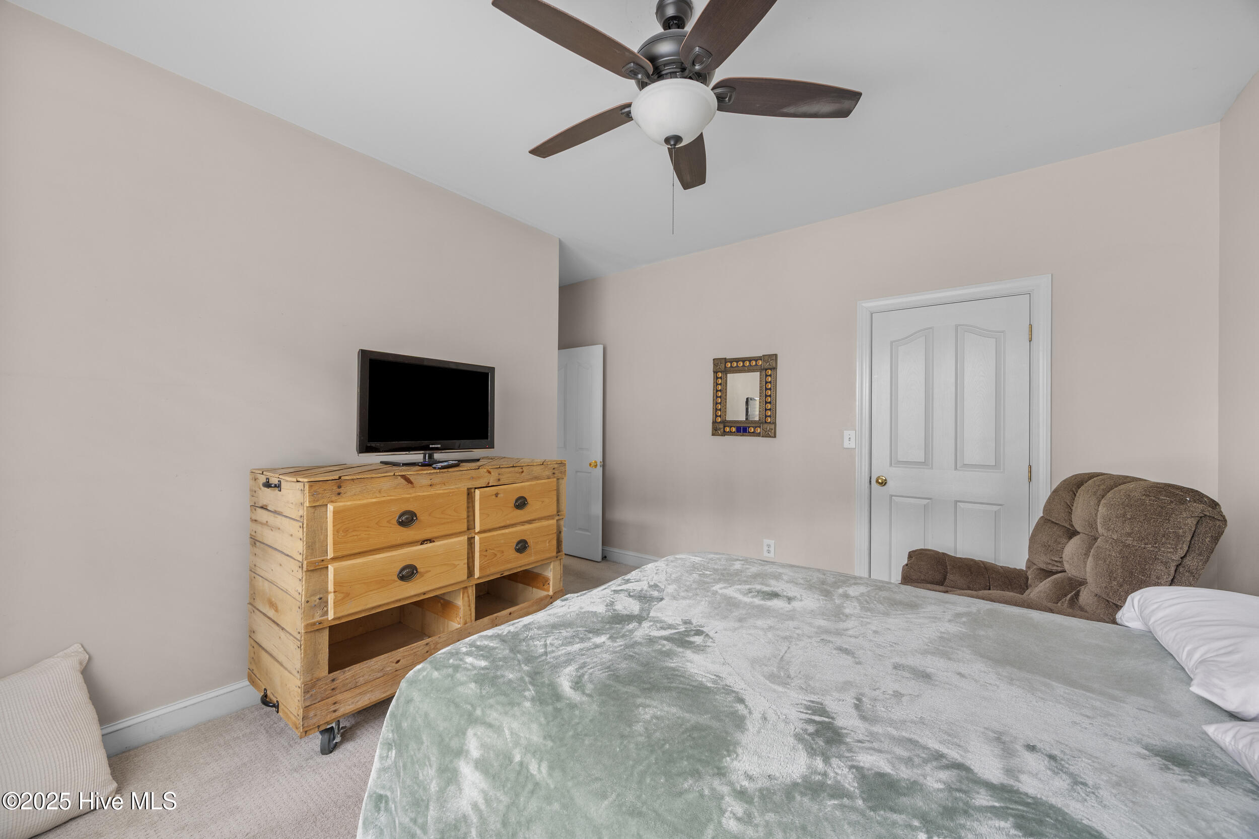 100543890 | Photo 23