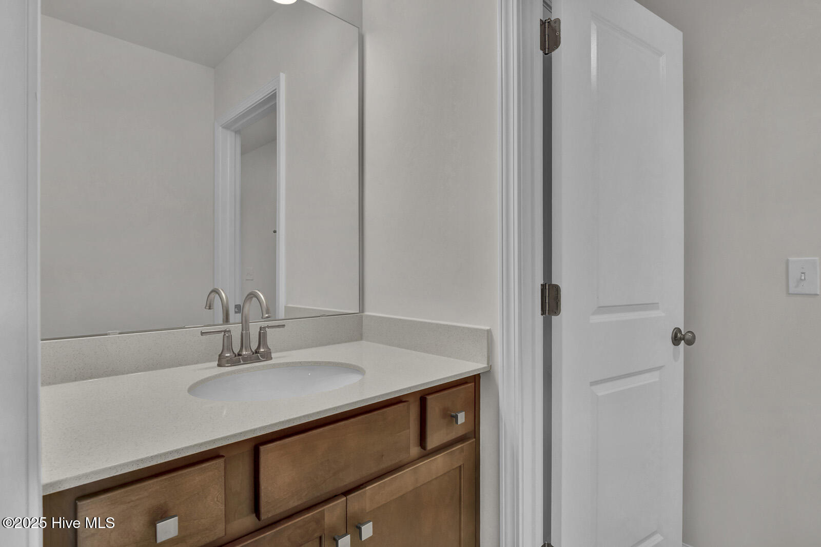 100497976 | Photo 35