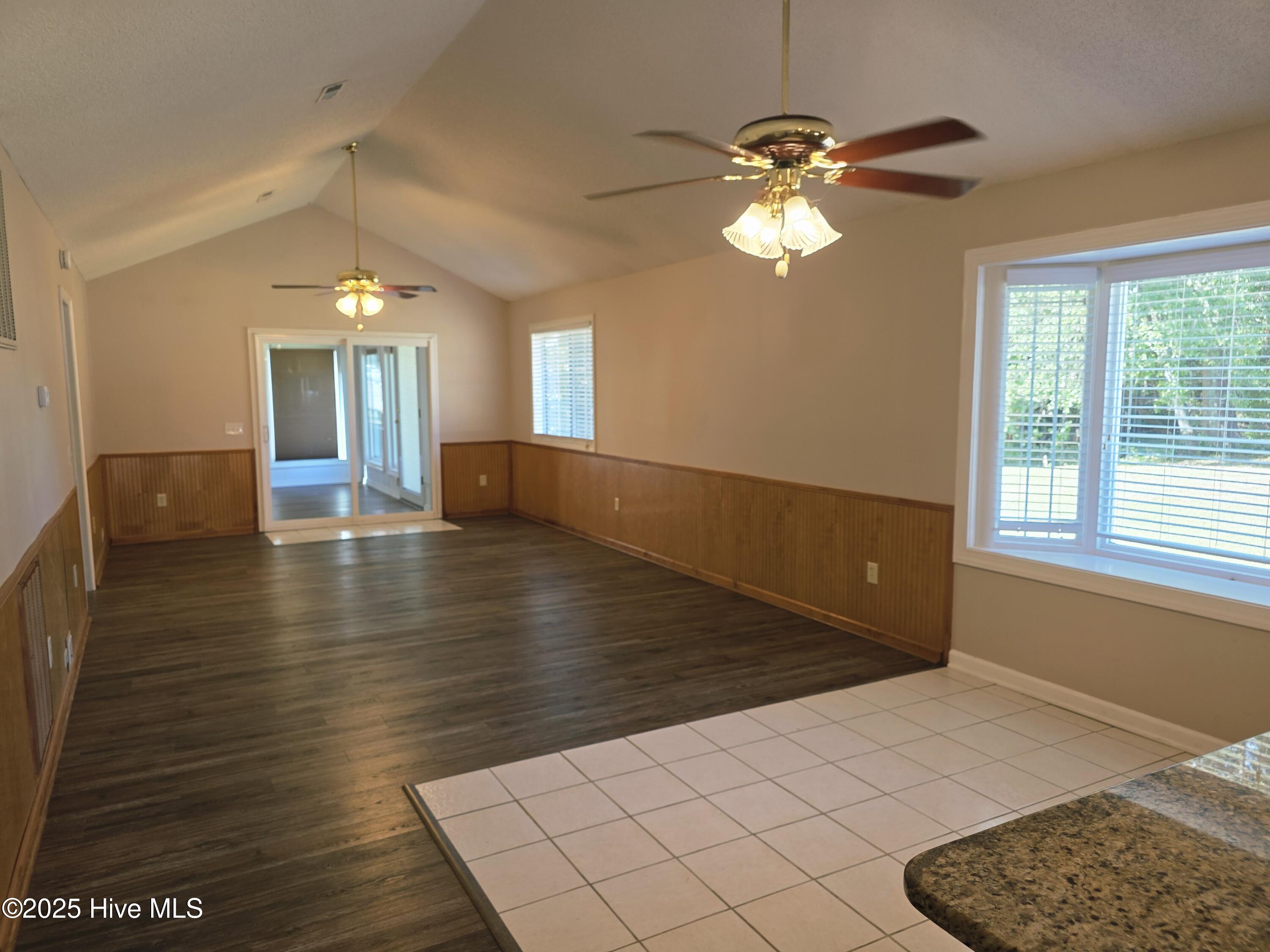 100532244 | Photo 14