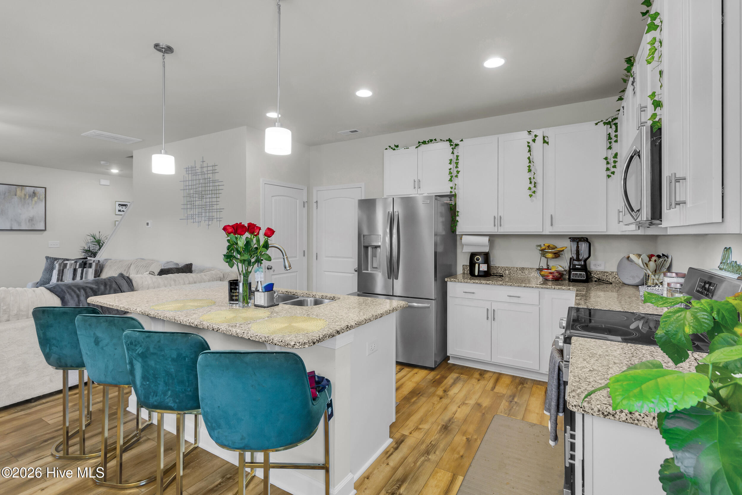 100547188 | Photo 14