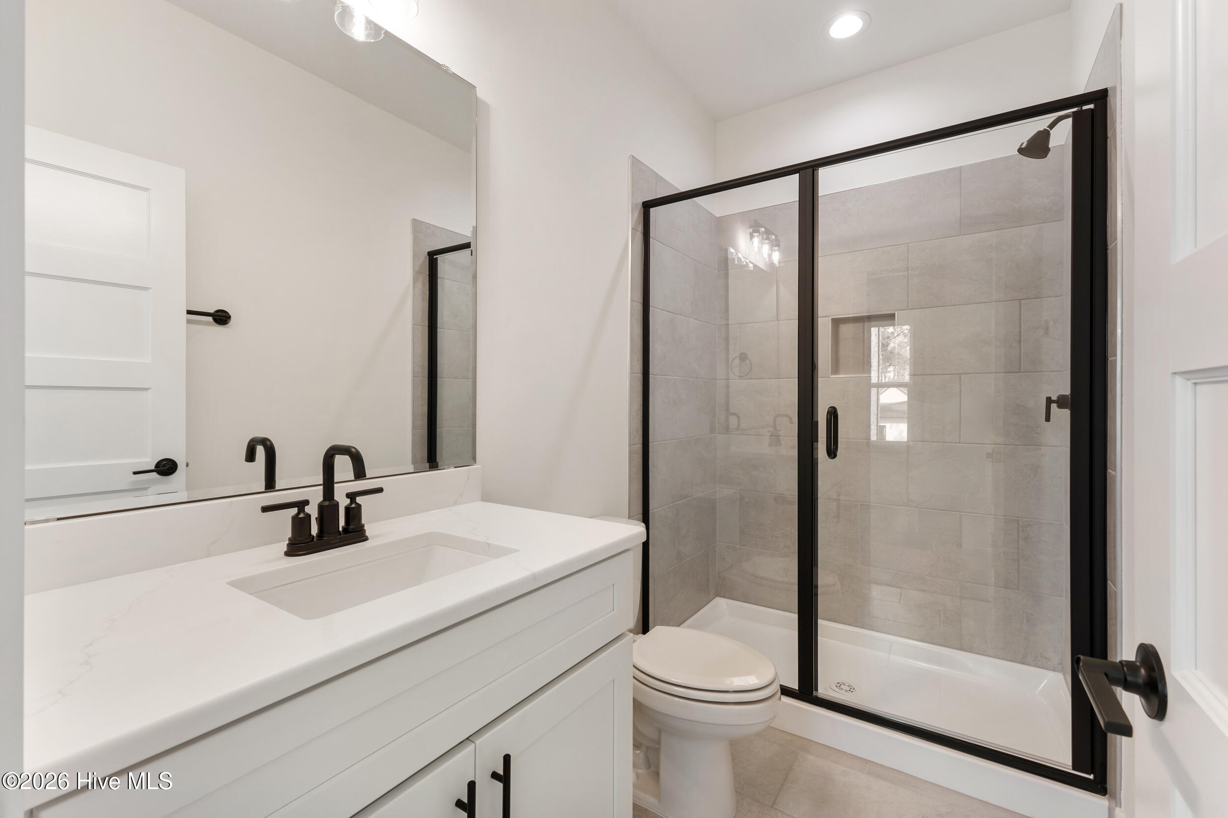 100561477 | Photo 32