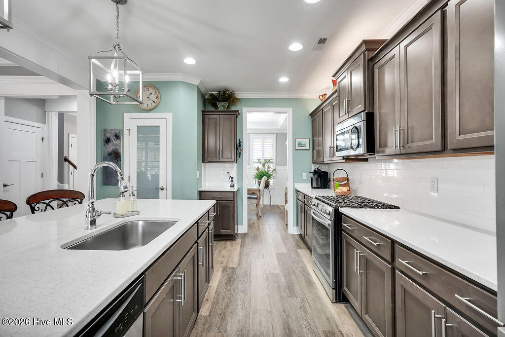 100561587 | Photo 12