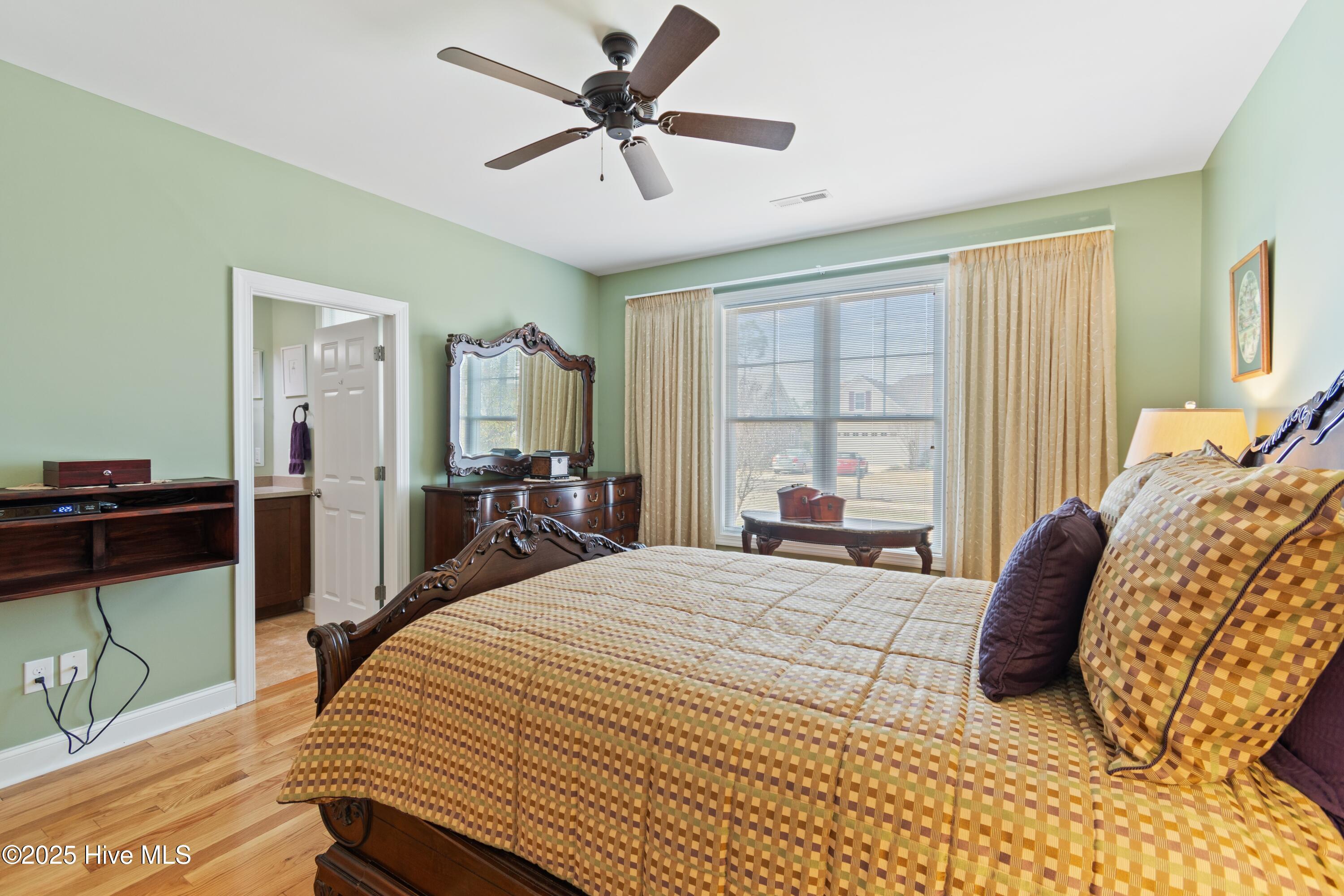 100552930 | Photo 21