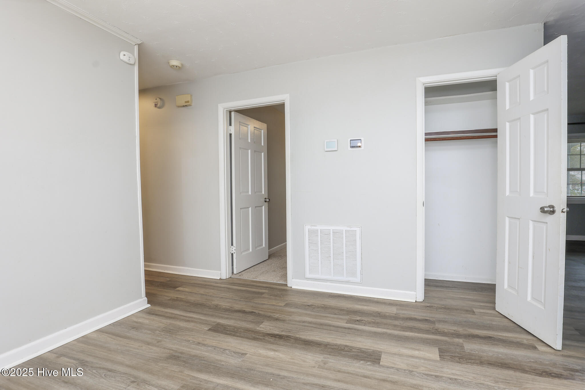 100546143 | Photo 28