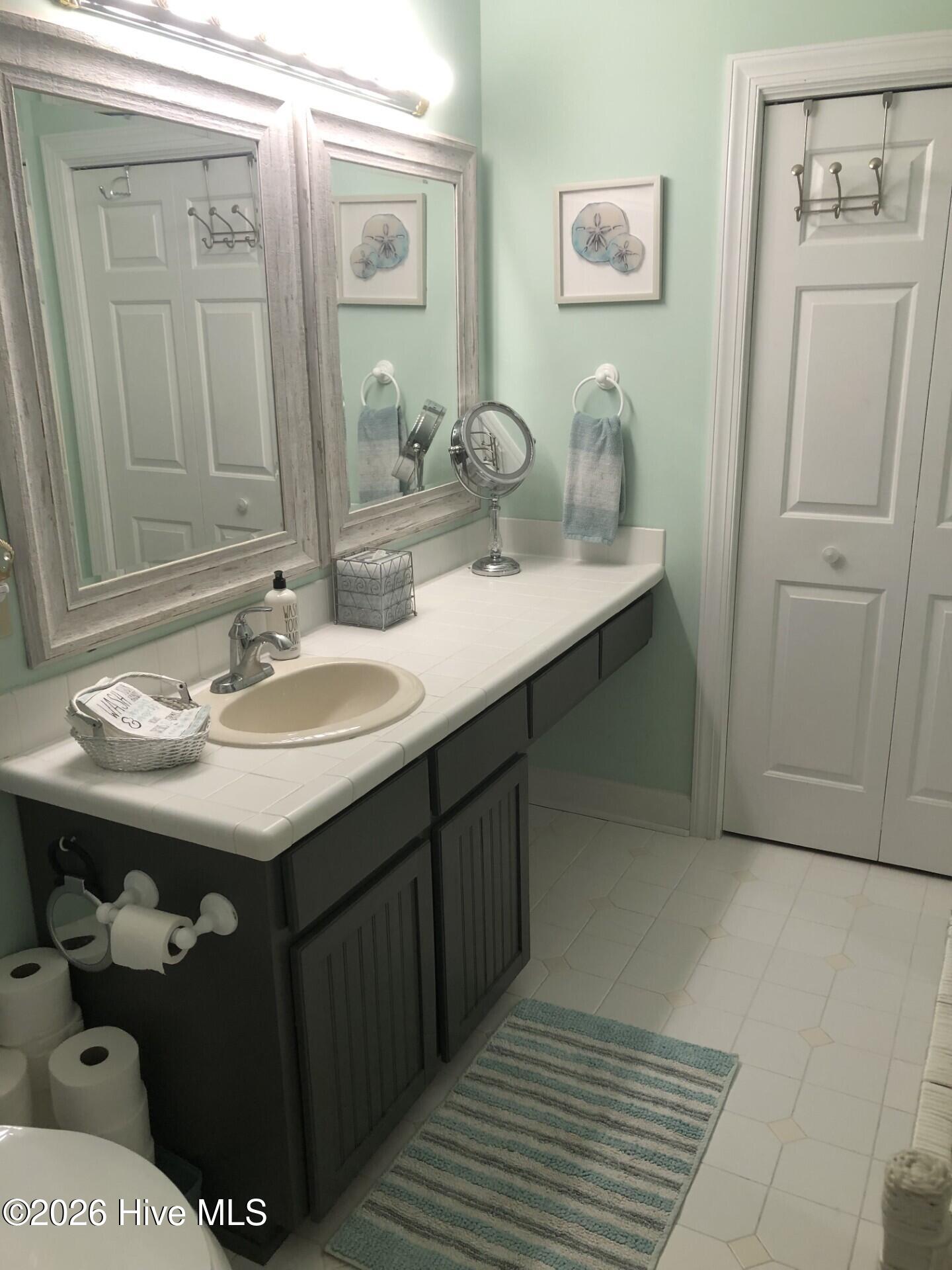 100570144 | Photo 44