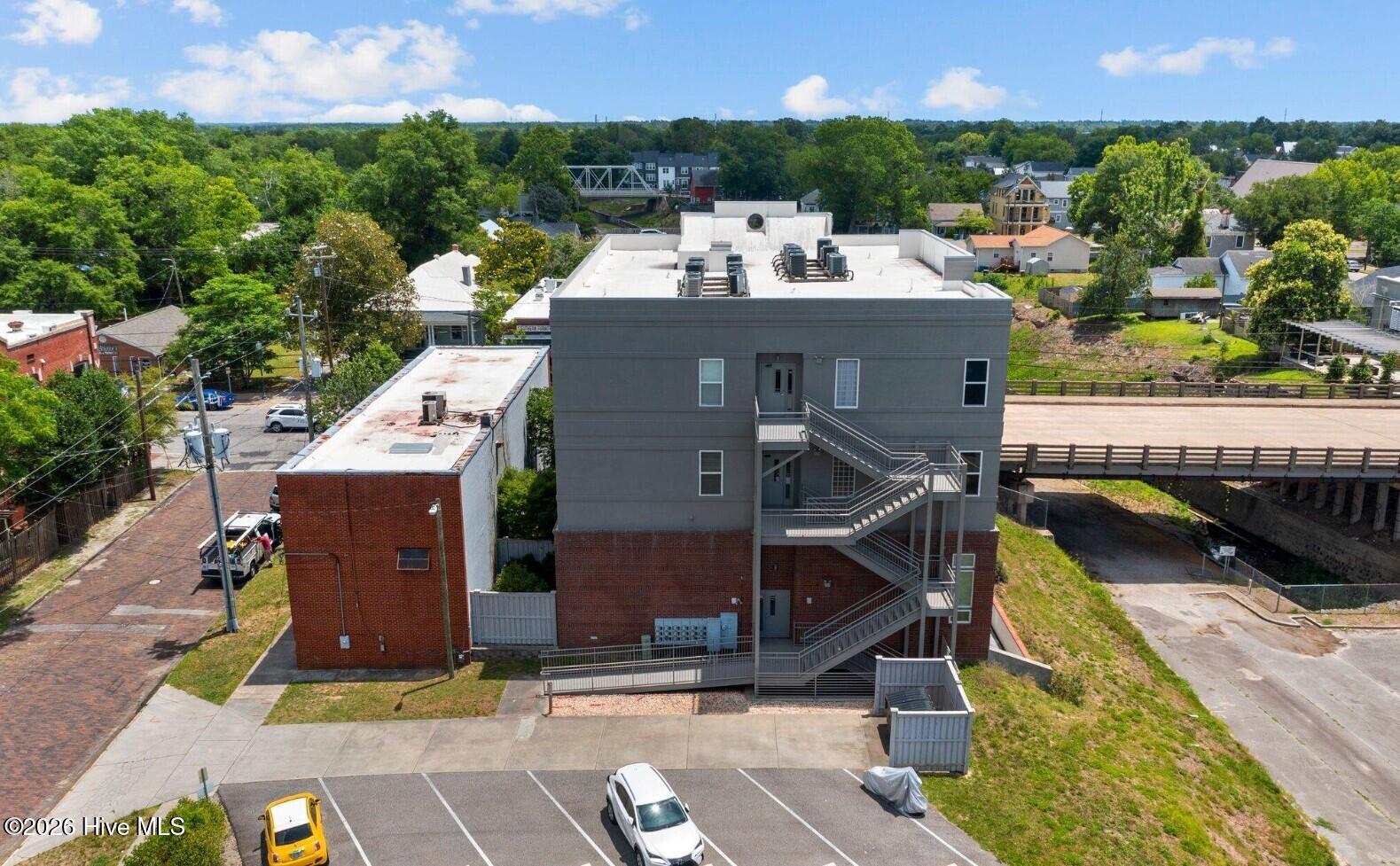 100559977 | Photo 27