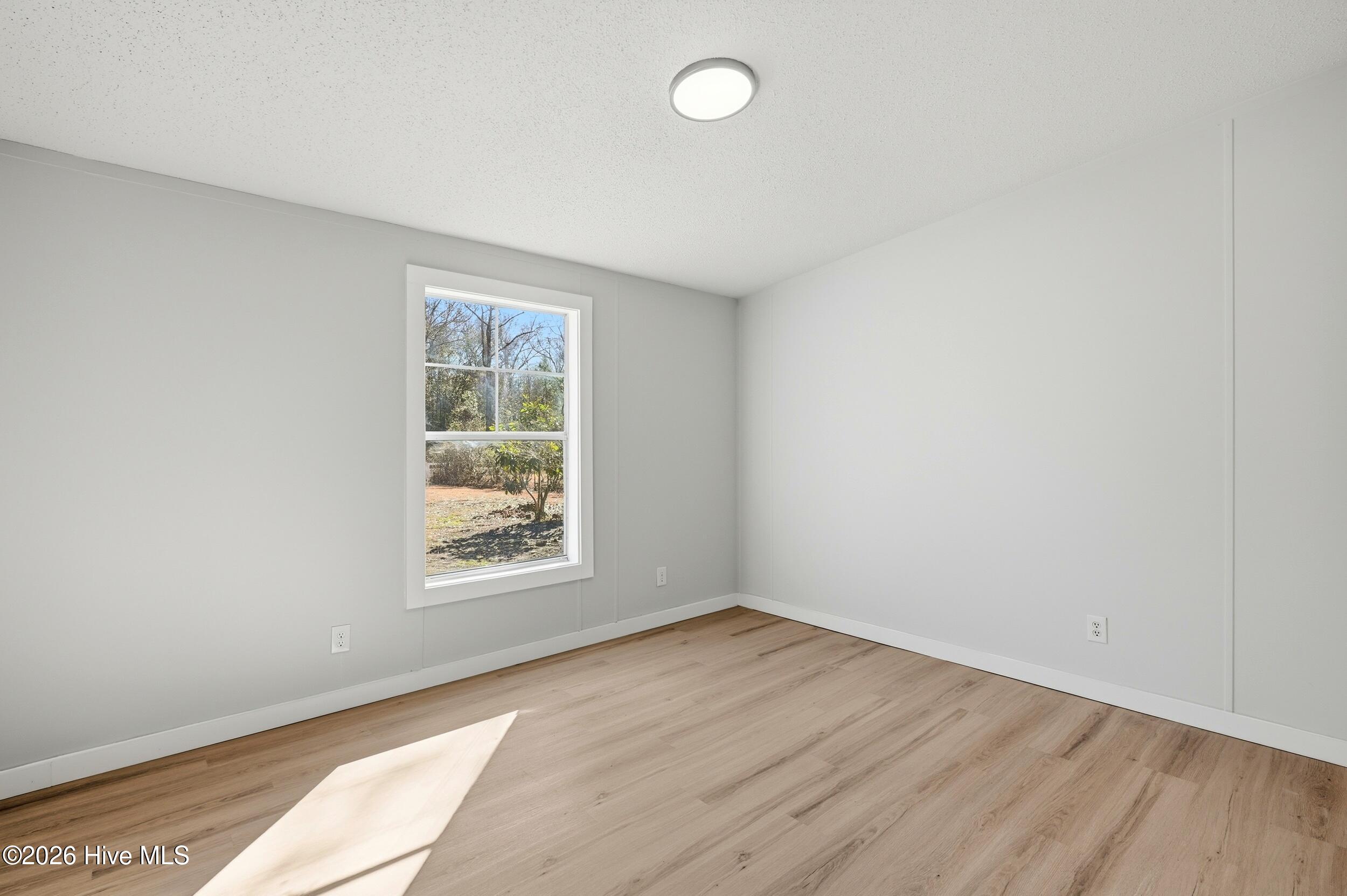 100556630 | Photo 21