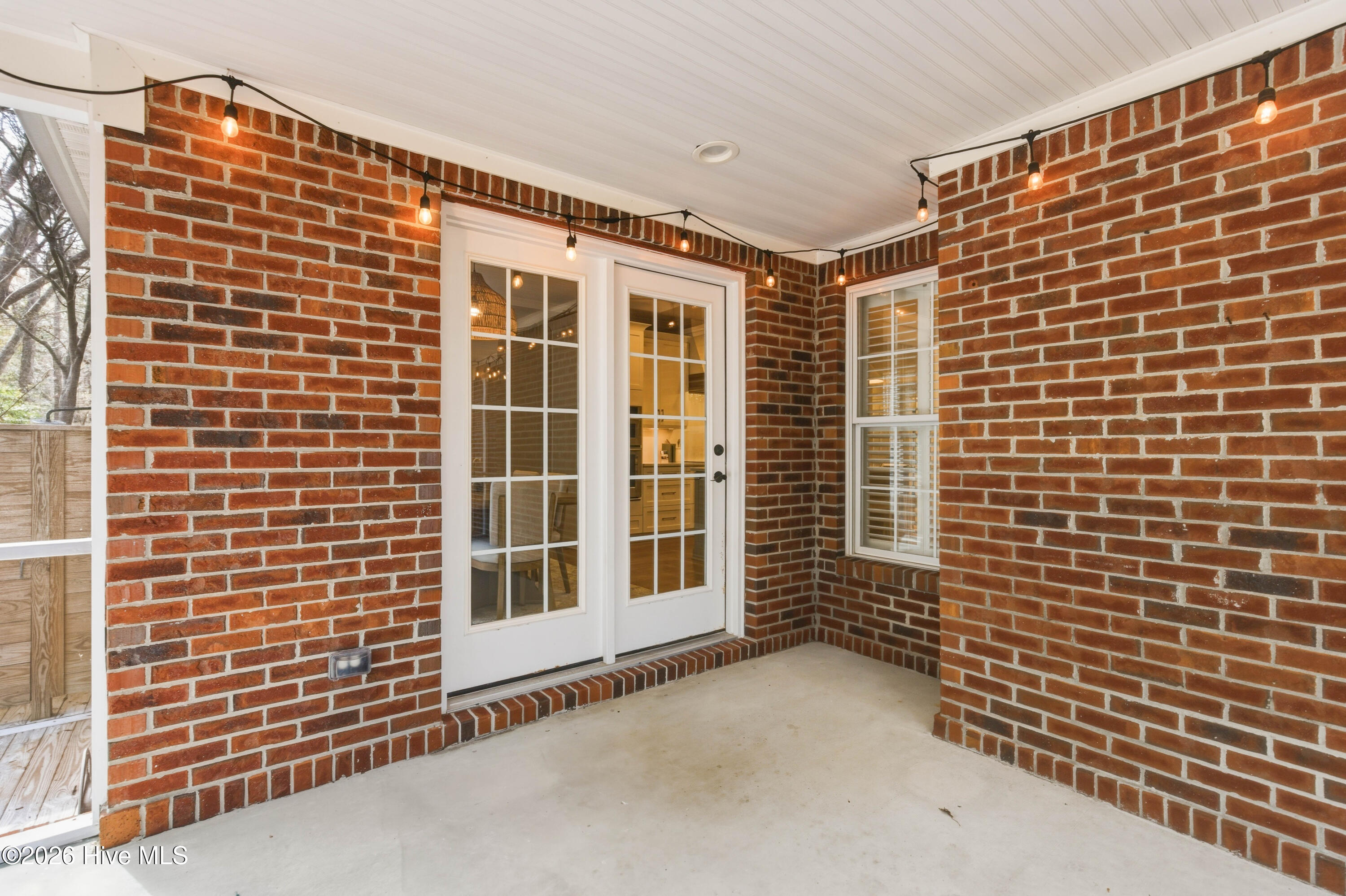 100560916 | Photo 69