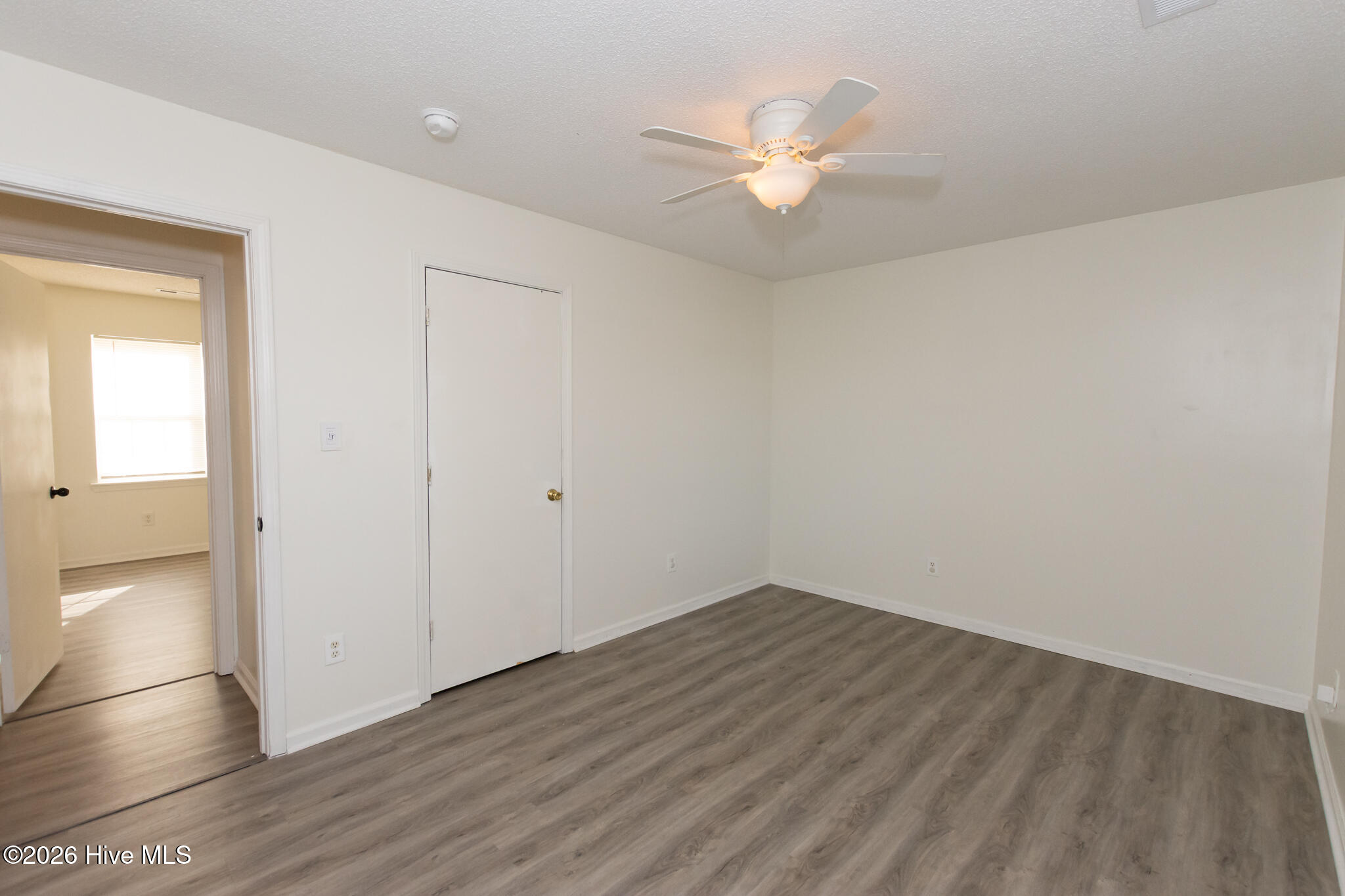 100550624 | Photo 30