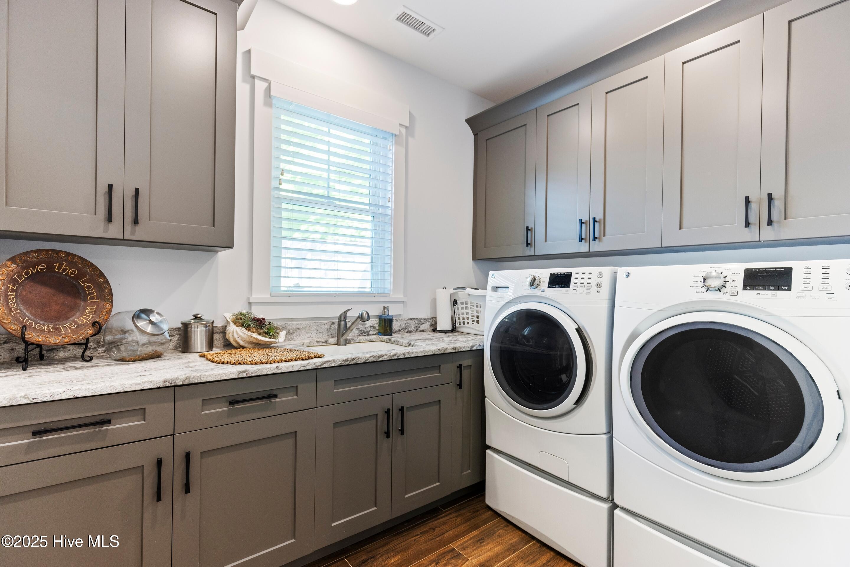 100540413 | Photo 42