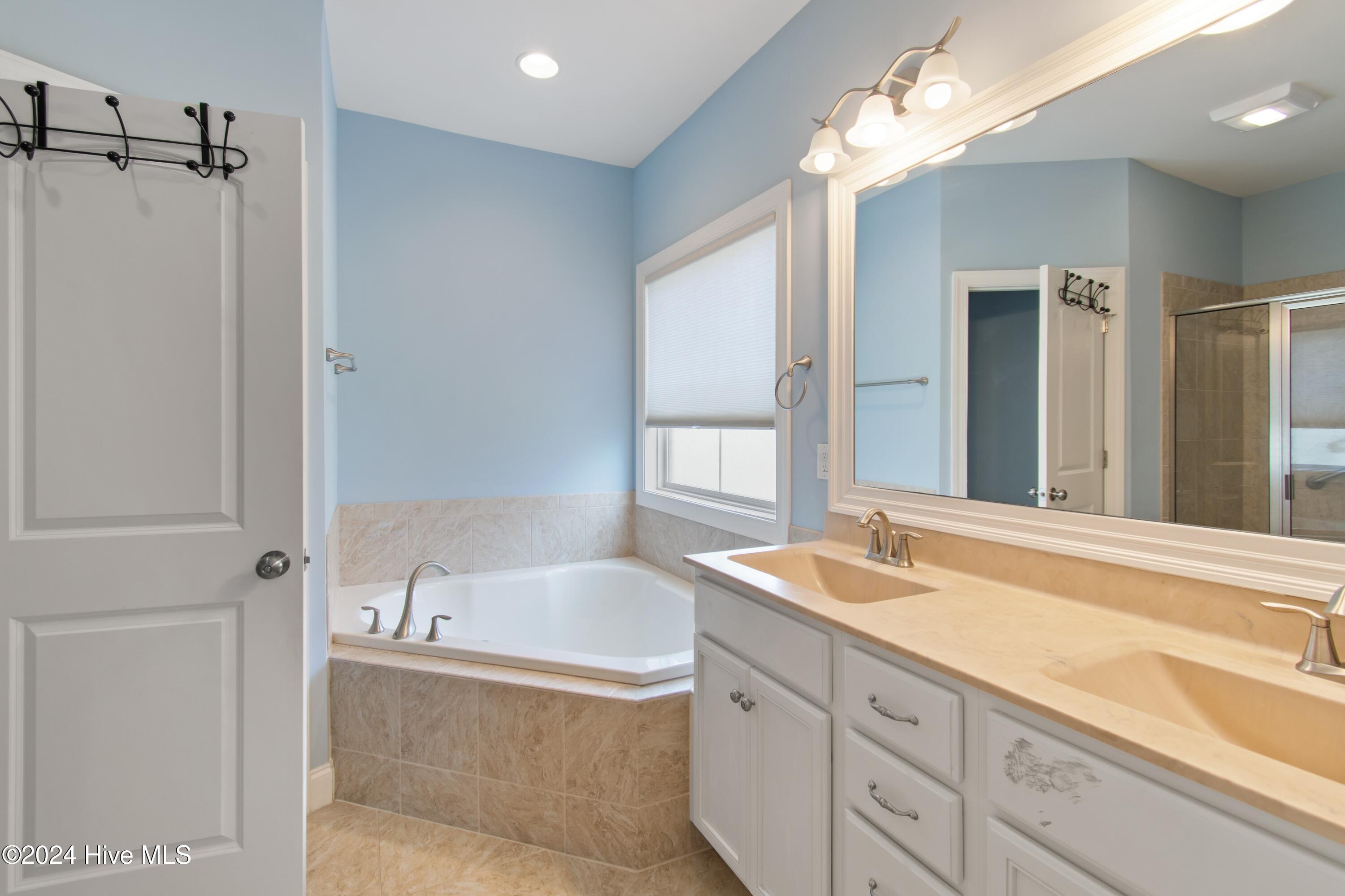 100558312 | Photo 22