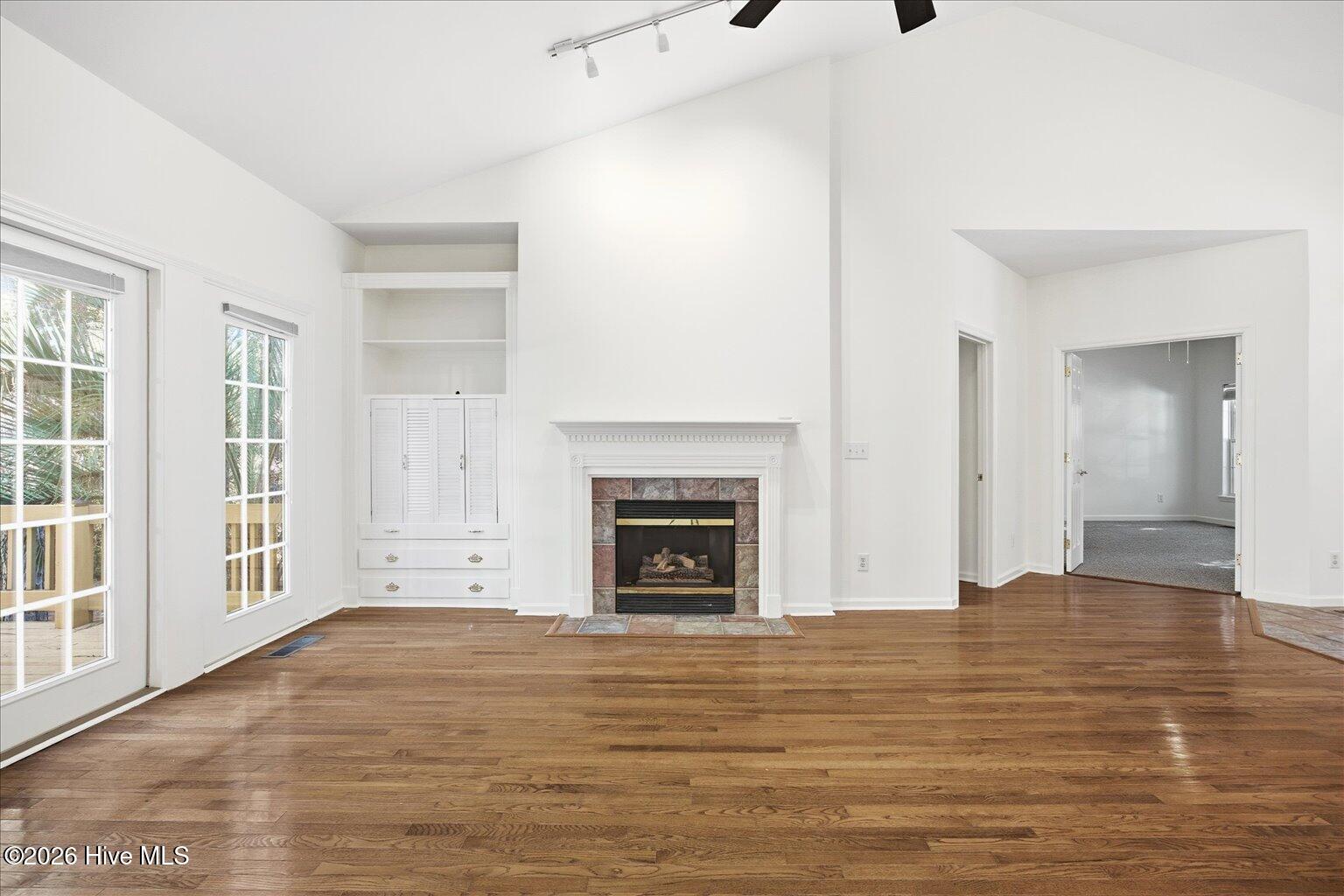 100548784 | Photo 14