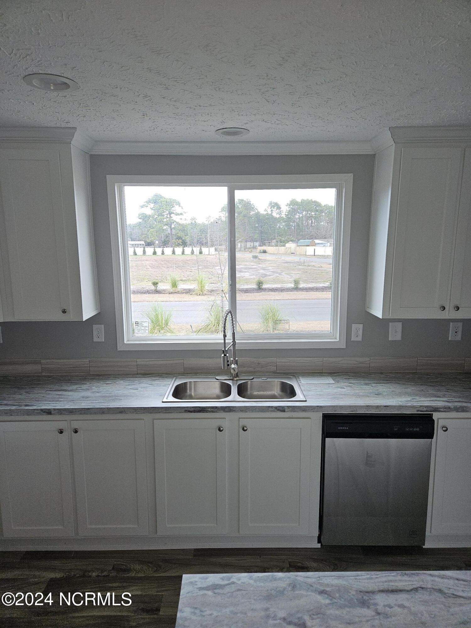 100569261 | Photo 12