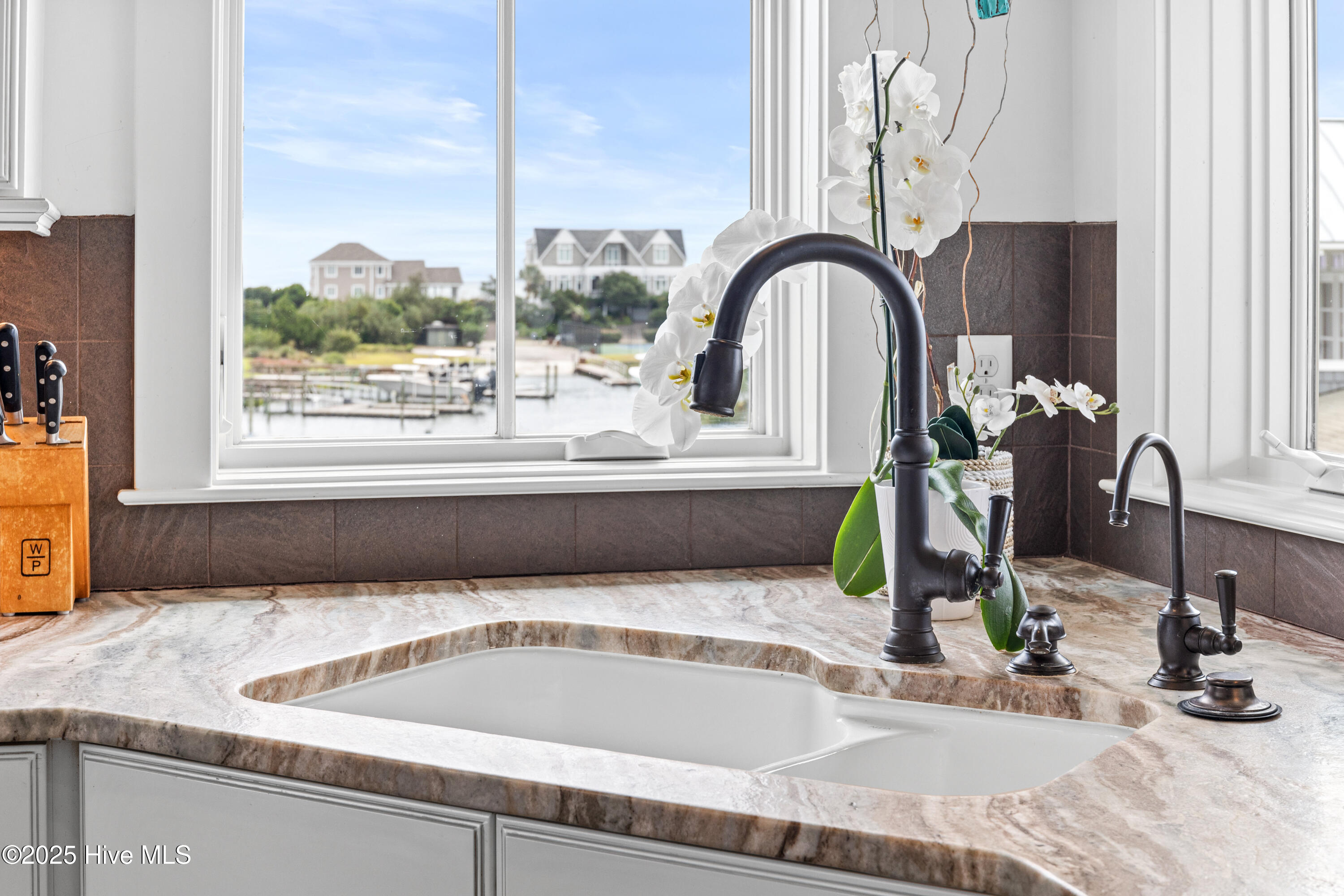 100531006 | Photo 19