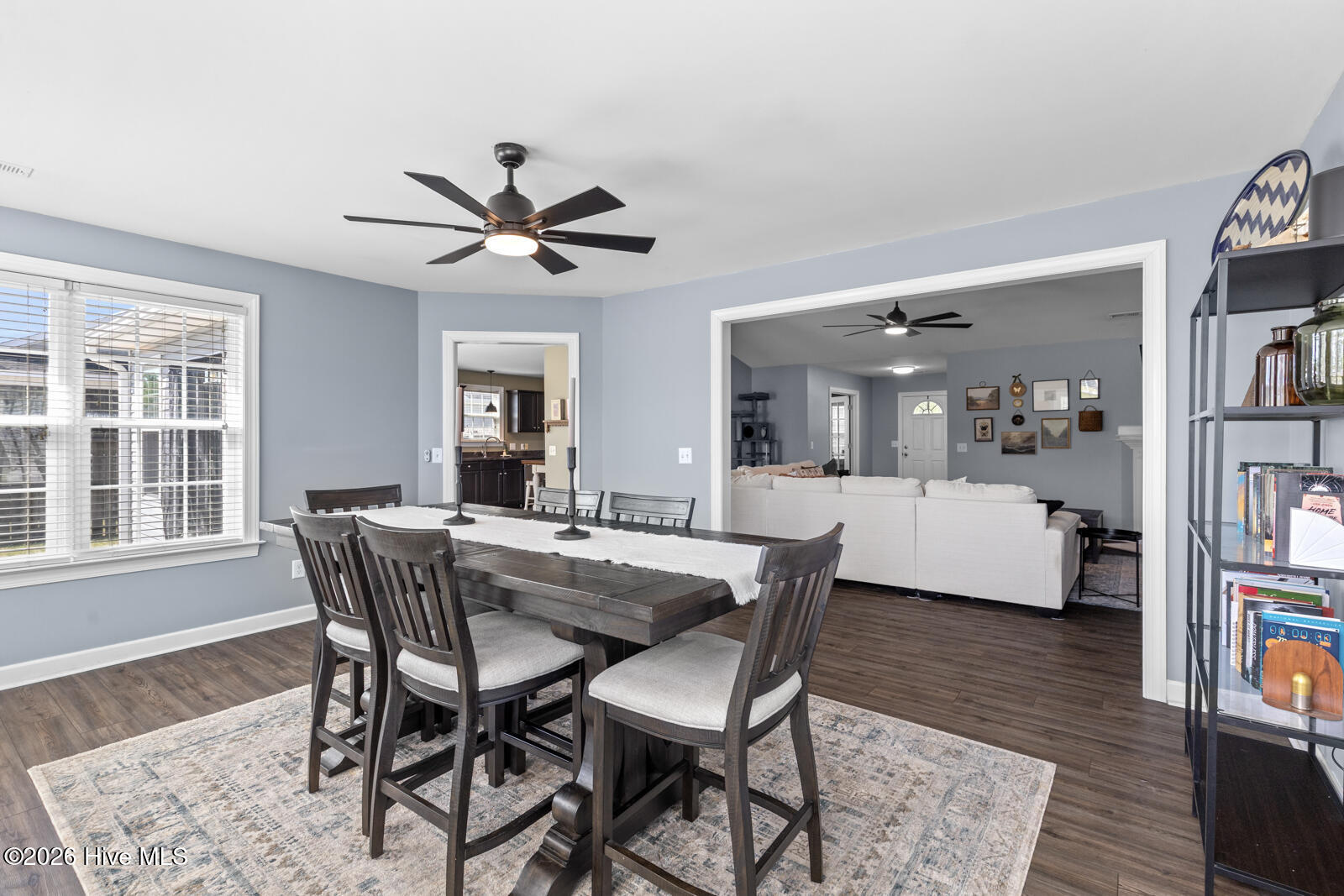 100569280 | Photo 16