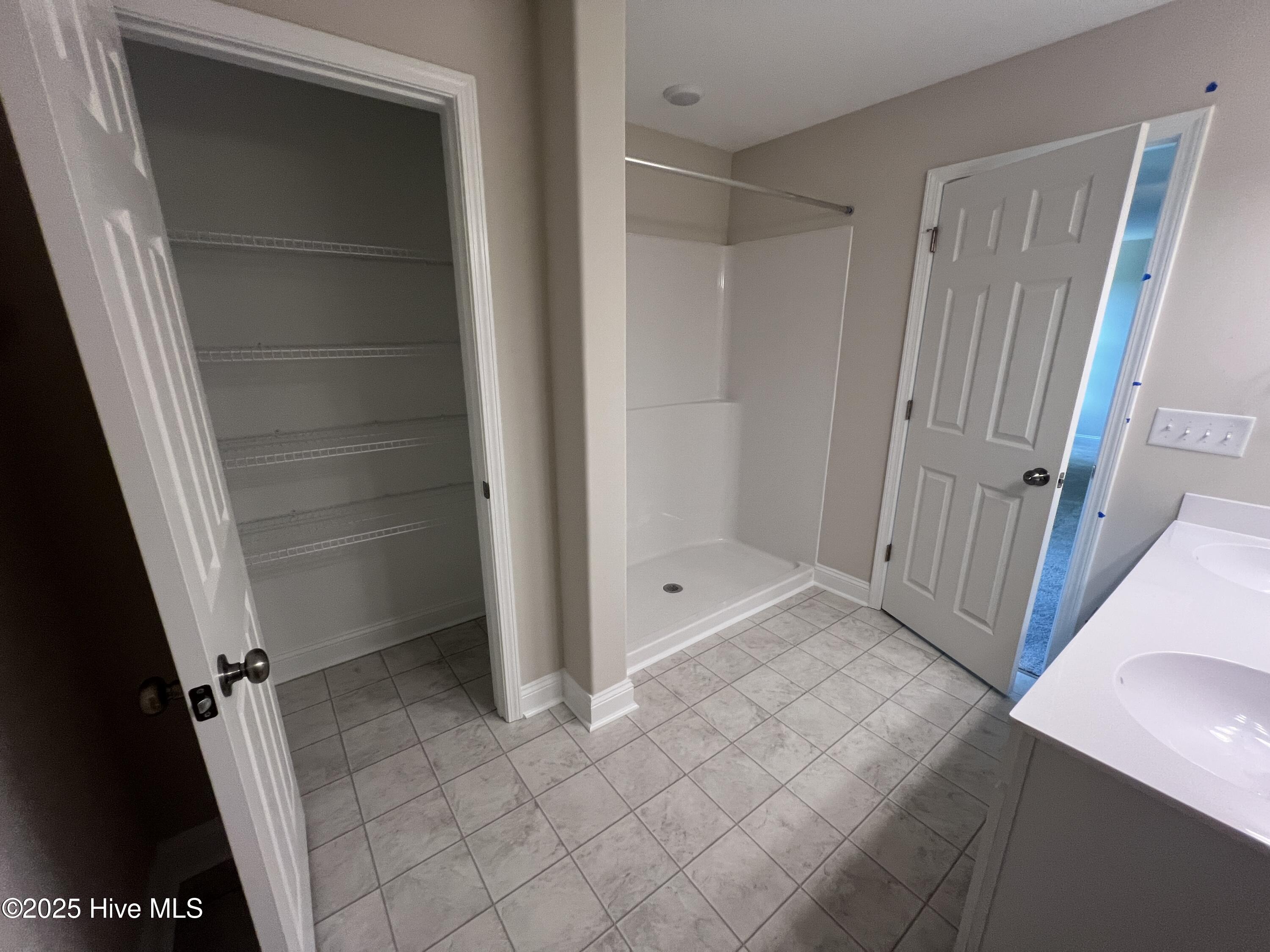 100505781 | Photo 18