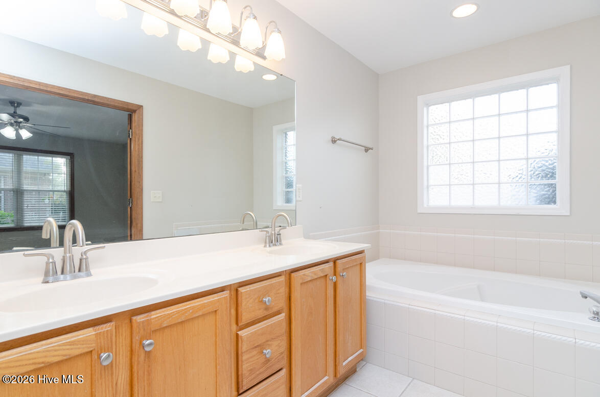 100567323 | Photo 17