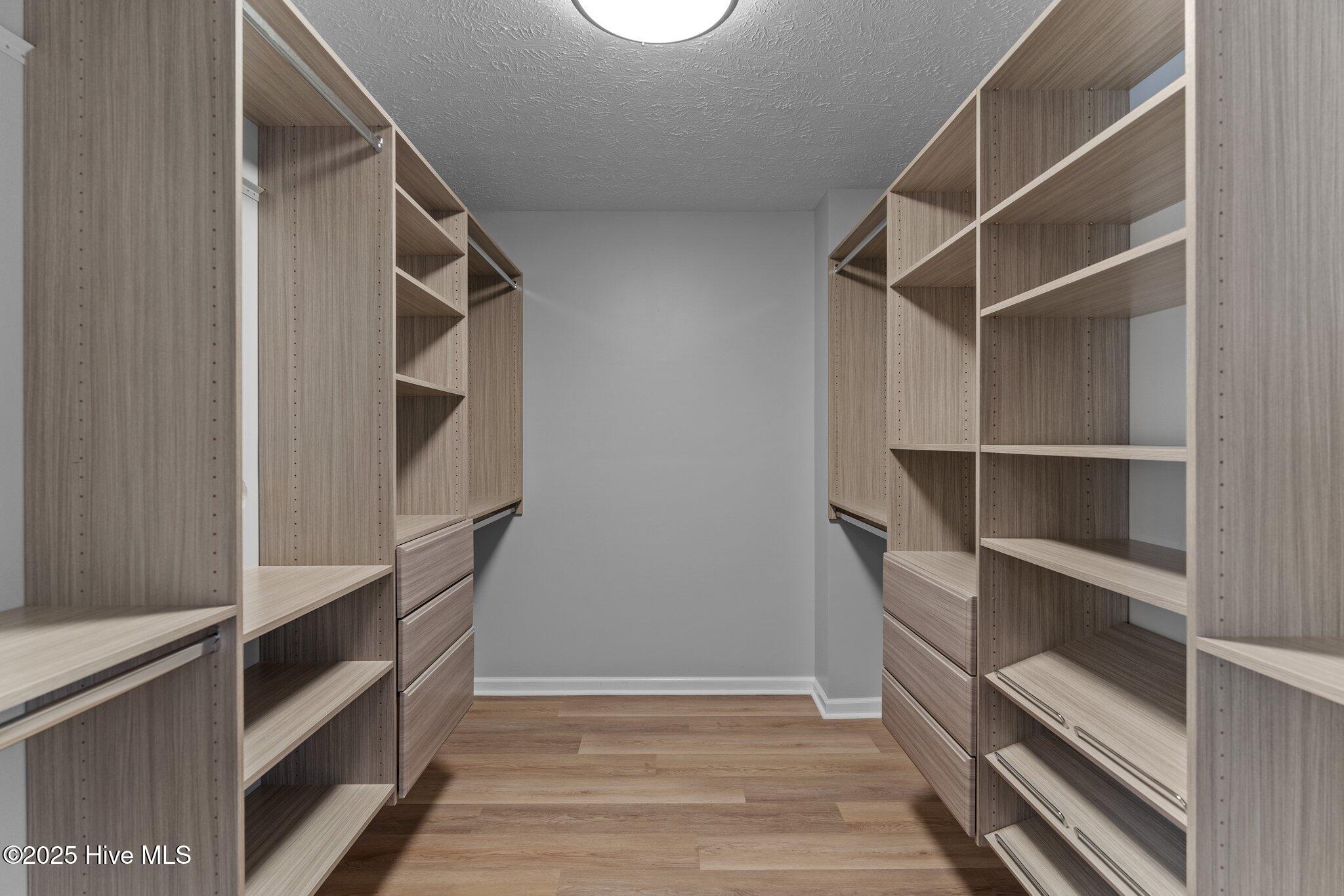 100540163 | Photo 23