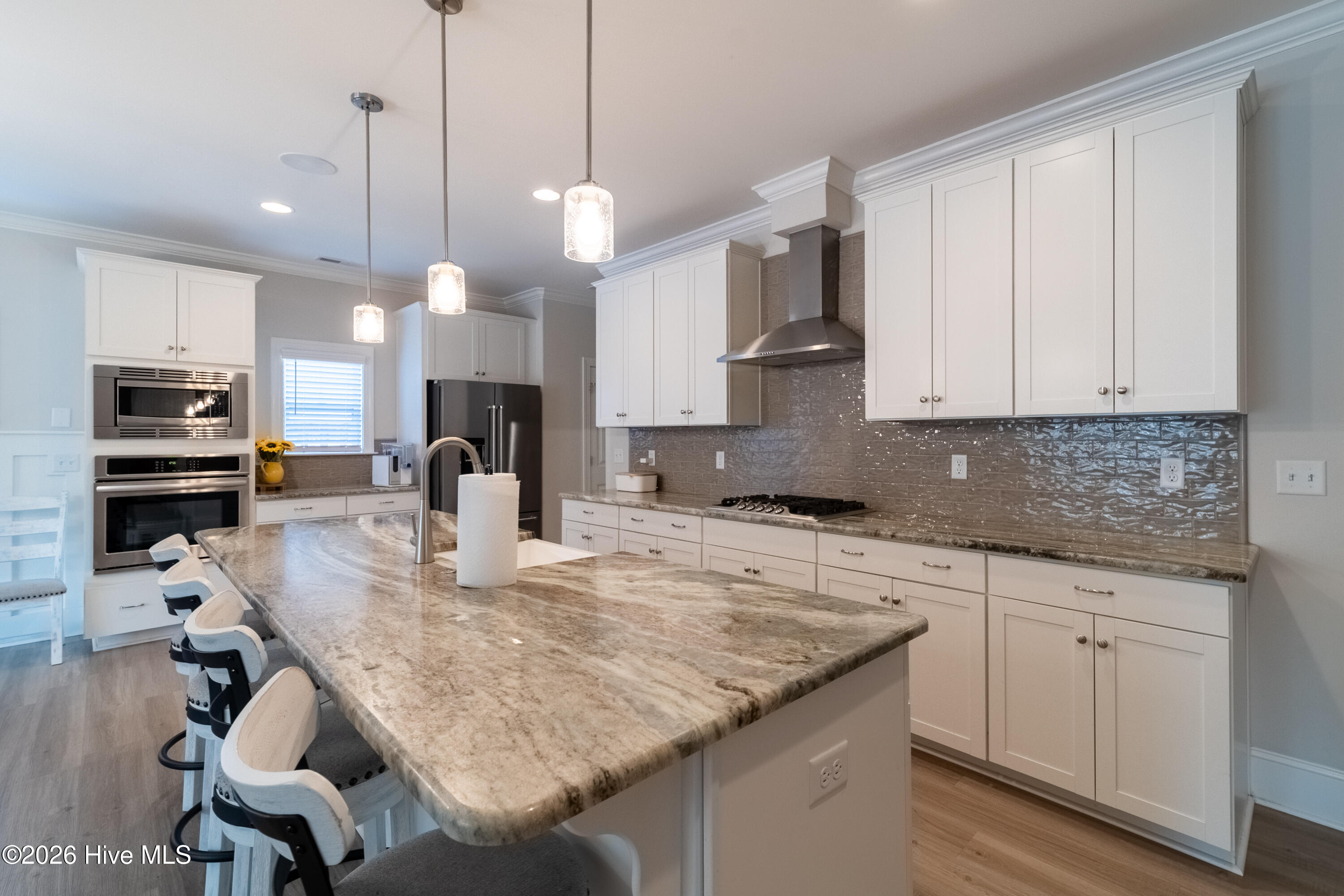 100549108 | Photo 14