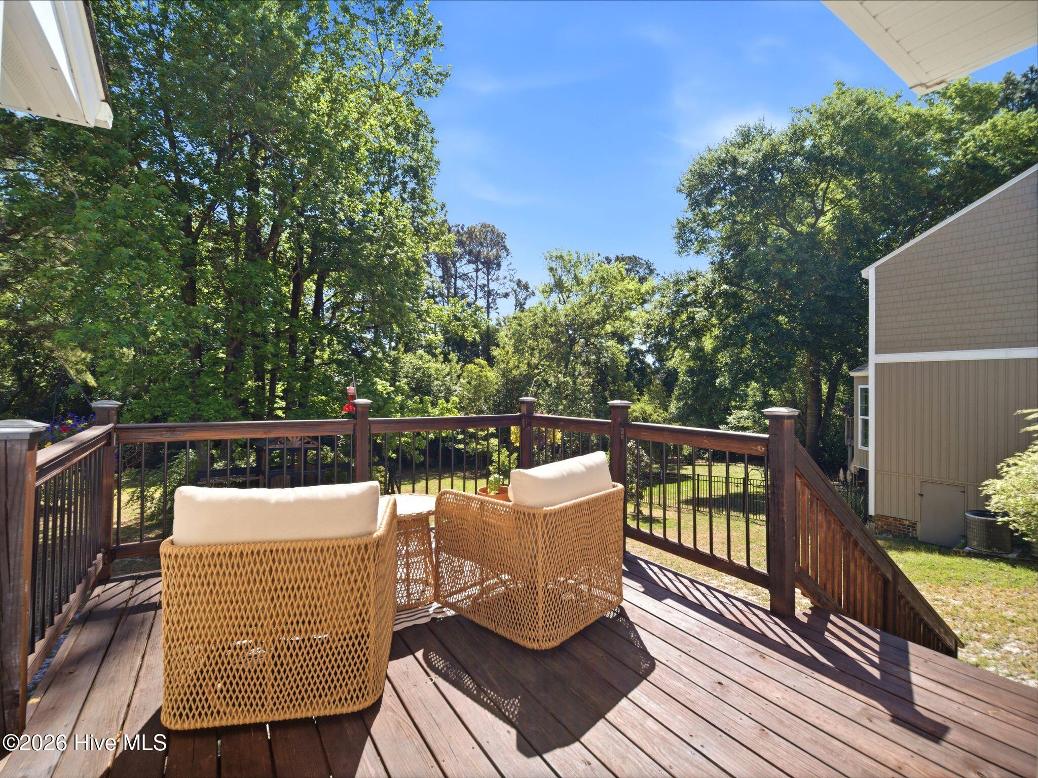 100568966 | Photo 53