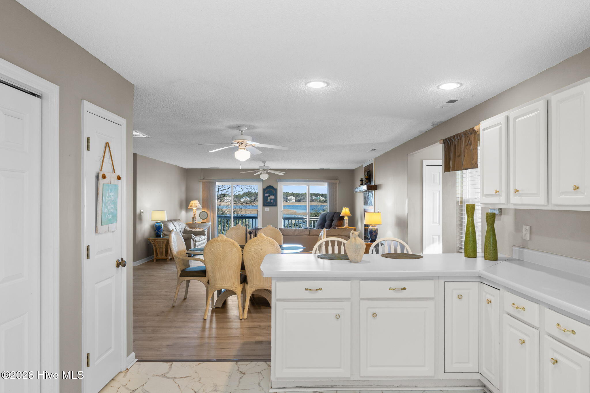 100548074 | Photo 20