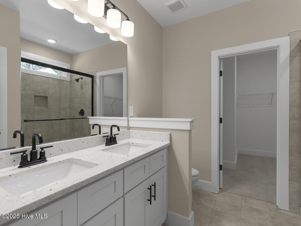 100515961 | Photo 25