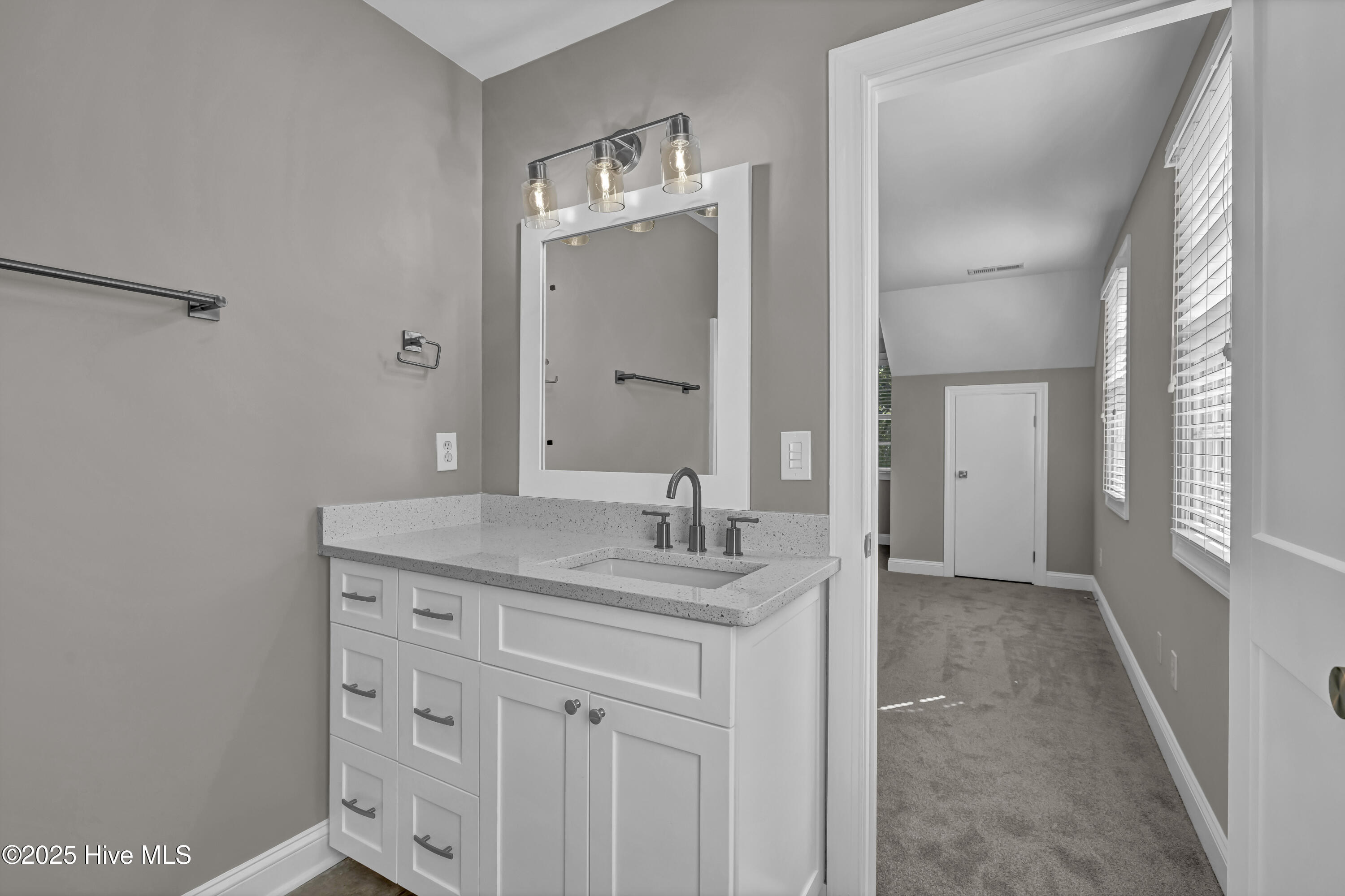 100516231 | Photo 45