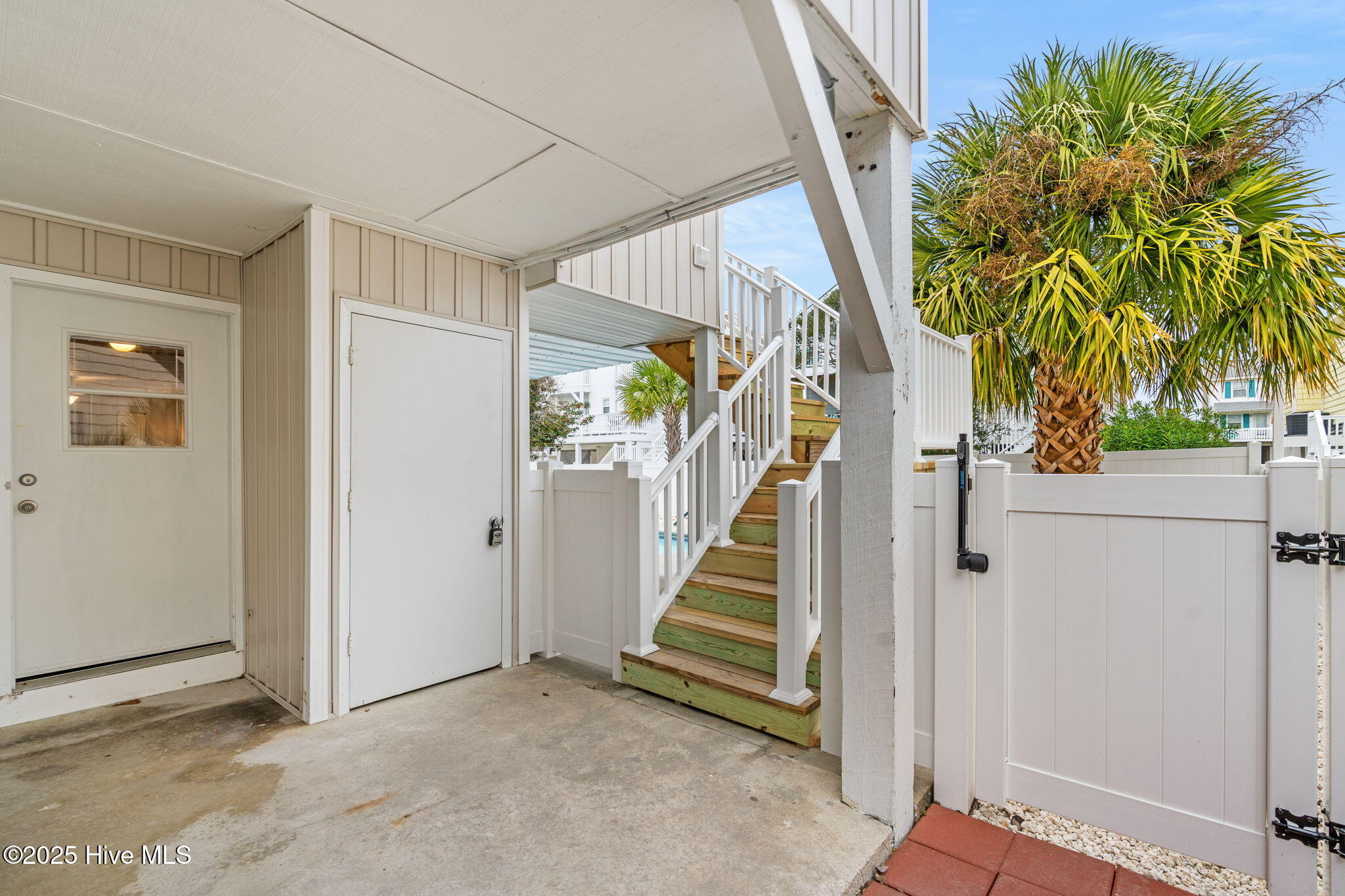 100542968 | Photo 23