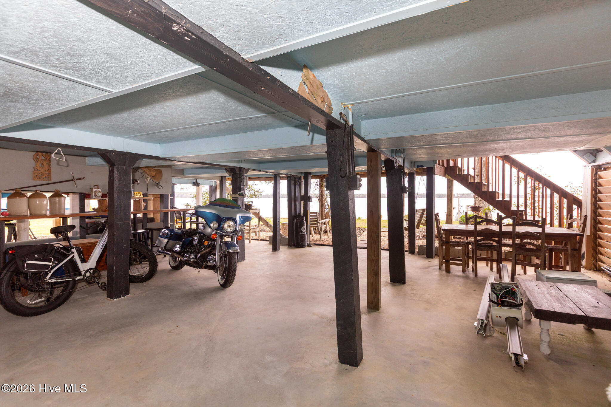 100565718 | Photo 52